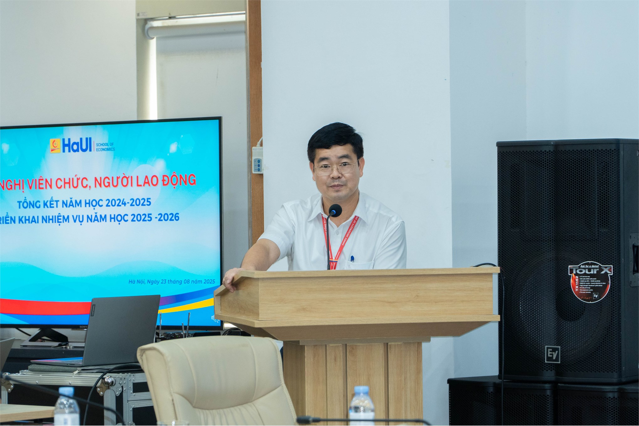 Hội nghị viên chức, người lao động Trường Kinh tế: Tổng kết năm học 2024-2025 và triển khai nhiệm vụ năm học 2025-2026