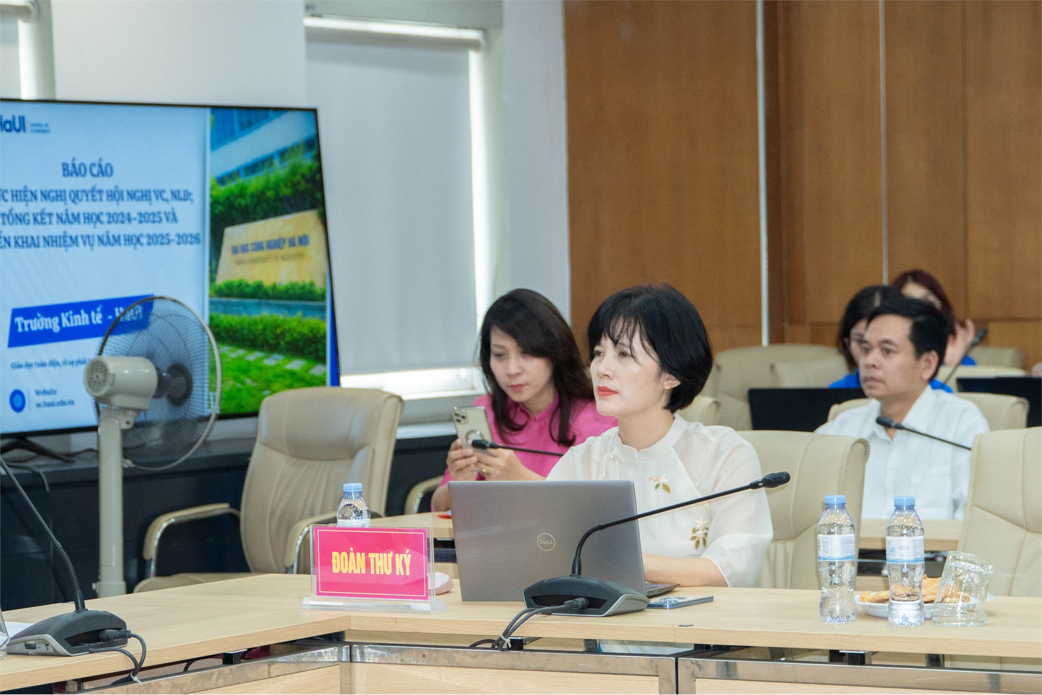 Hội nghị viên chức, người lao động Trường Kinh tế: Tổng kết năm học 2024-2025 và triển khai nhiệm vụ năm học 2025-2026
