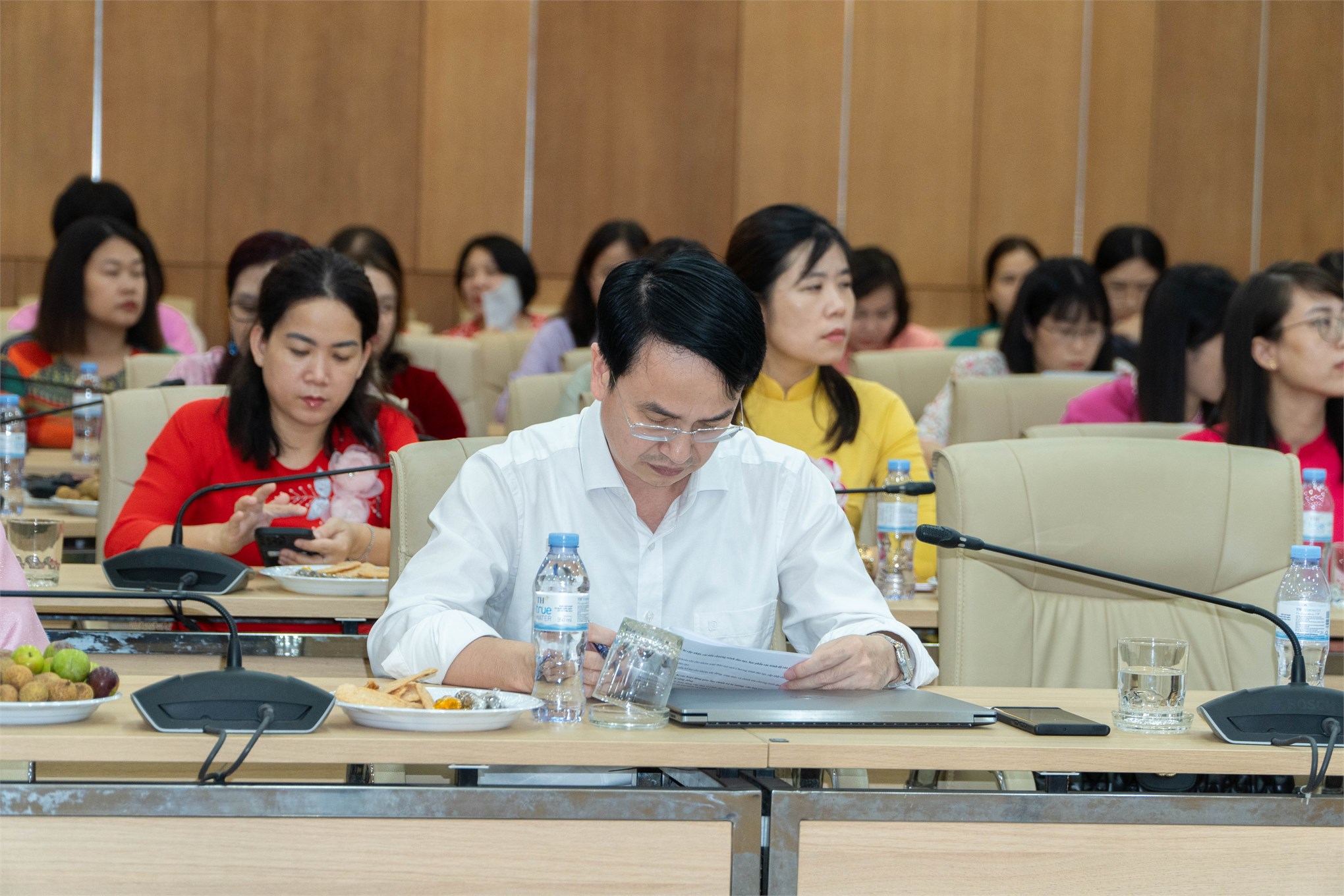 Hội nghị viên chức, người lao động Trường Kinh tế: Tổng kết năm học 2024-2025 và triển khai nhiệm vụ năm học 2025-2026