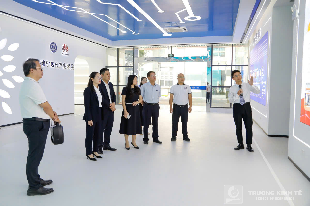 Tăng cường Hợp tác Giáo dục ASEAN – TRUNG QUỐC: Đoàn đại biểu Trường Kinh tế, Trường Đại học Công nghiệp Hà Nội đến thăm và làm việc tại Đại học Nam Ninh