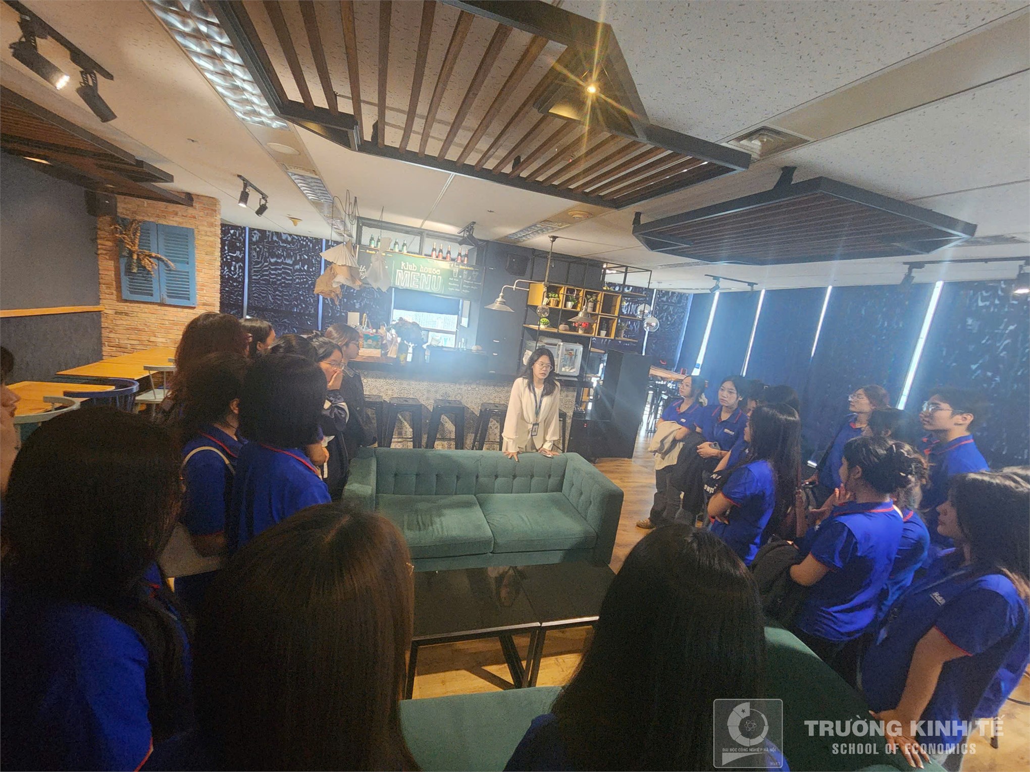 Tham quan thực tế doanh nghiệp Trường Kinh tế: Sinh viên Ngành Kiểm toán - Khoa Kế toán – Kiểm toán tham gia chương trình trải nghiệm thực tế và tư vấn hướng nghiệp tại Công ty TNHH KPMG Việt Nam