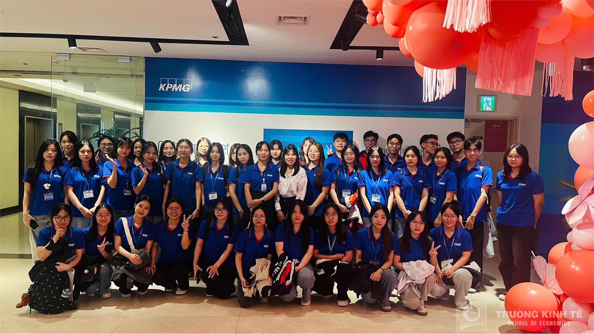 Tham quan thực tế doanh nghiệp Trường Kinh tế: Sinh viên Ngành Kiểm toán - Khoa Kế toán – Kiểm toán tham gia chương trình trải nghiệm thực tế và tư vấn hướng nghiệp tại Công ty TNHH KPMG Việt Nam