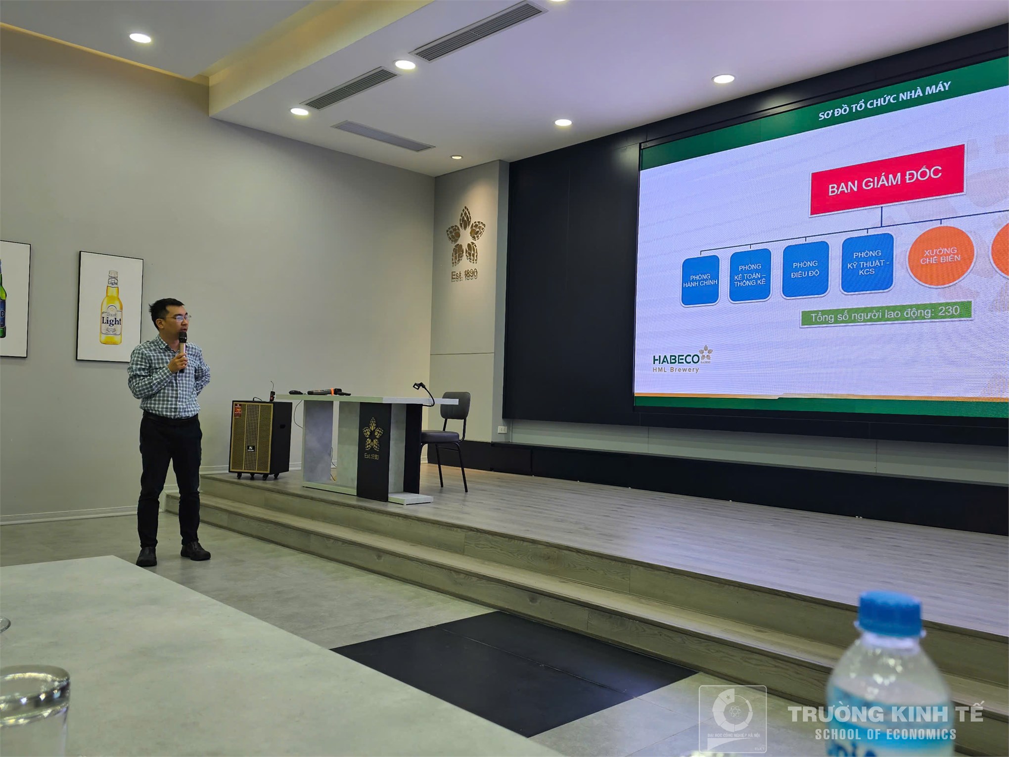 Tham quan thực tế doanh nghiệp Trường Kinh tế: Sinh viên Ngành Kế toán, Khoa Kế toán – Kiểm toán tham gia chương trình trải nghiệm thực tế và tư vấn hướng nghiệp tại Nhà máy bia Hà Nội Mê Linh