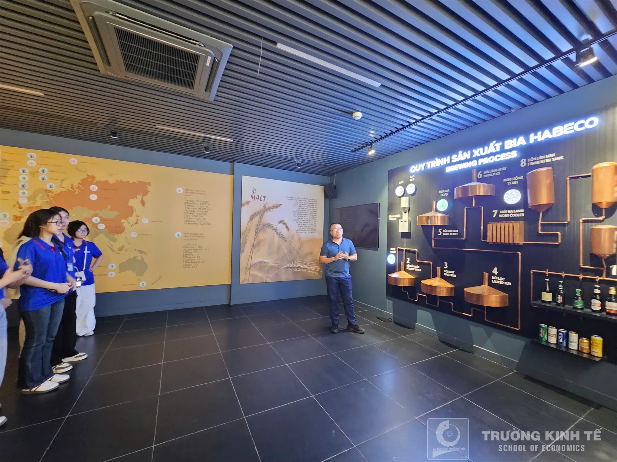 Tham quan thực tế doanh nghiệp Trường Kinh tế: Sinh viên Ngành Kế toán, Khoa Kế toán – Kiểm toán tham gia chương trình trải nghiệm thực tế và tư vấn hướng nghiệp tại Nhà máy bia Hà Nội Mê Linh