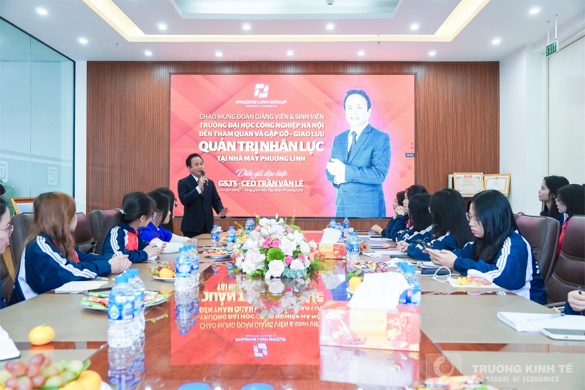 Sinh viên Khoa Quản trị trải nghiệm thực tế tại Tập đoàn cơ điện Phương Linh – gặp gỡ “Vua quạt Việt Nam” GS.TS Trần Văn Lê