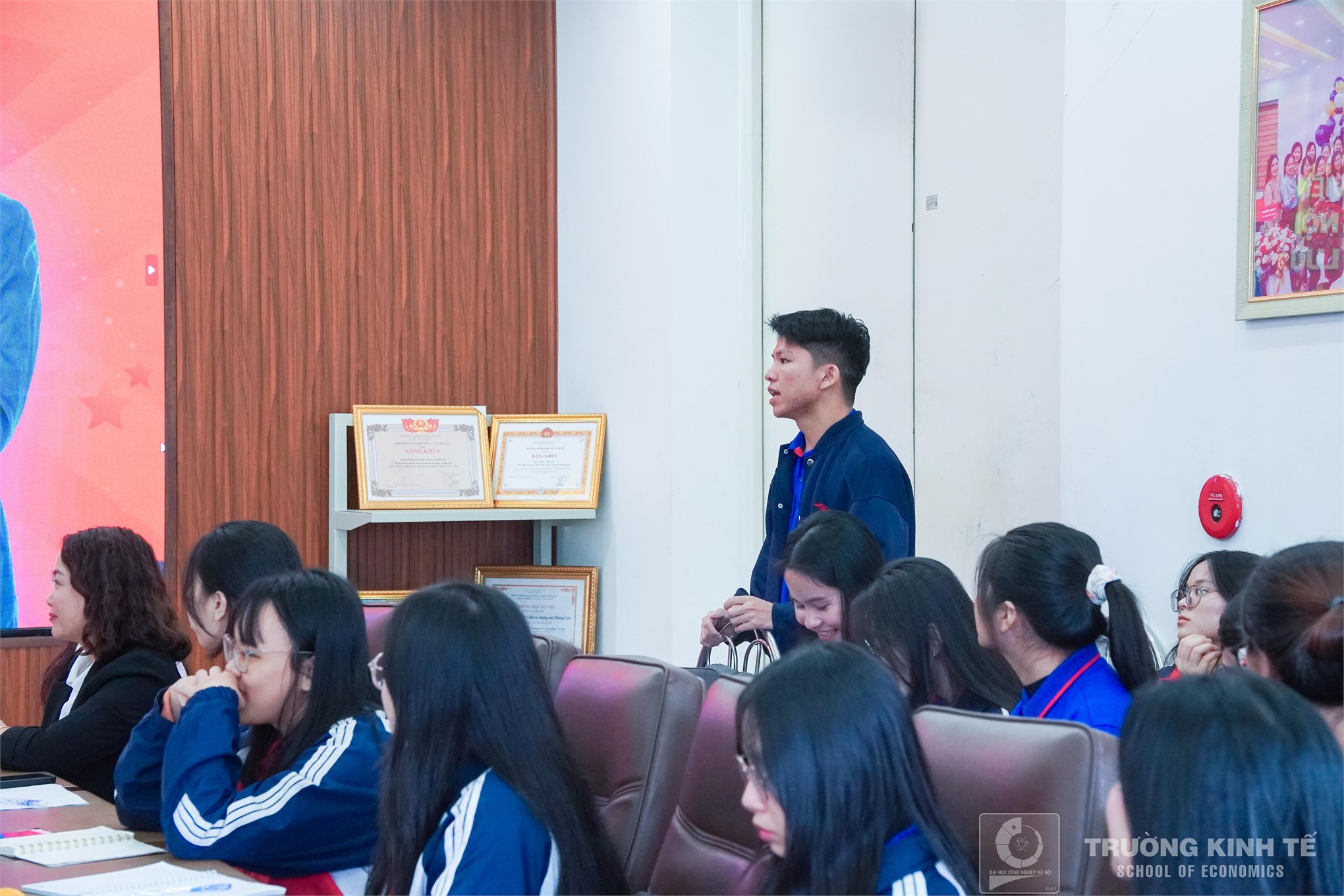 Sinh viên Khoa Quản trị trải nghiệm thực tế tại Tập đoàn cơ điện Phương Linh – gặp gỡ “Vua quạt Việt Nam” GS.TS Trần Văn Lê