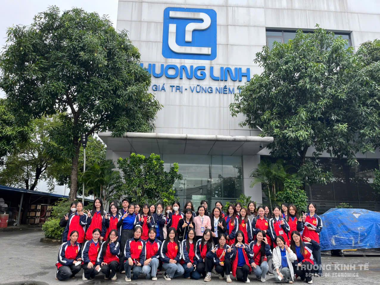 Sinh viên Khoa Quản trị trải nghiệm thực tế tại Tập đoàn cơ điện Phương Linh – gặp gỡ “Vua quạt Việt Nam” GS.TS Trần Văn Lê