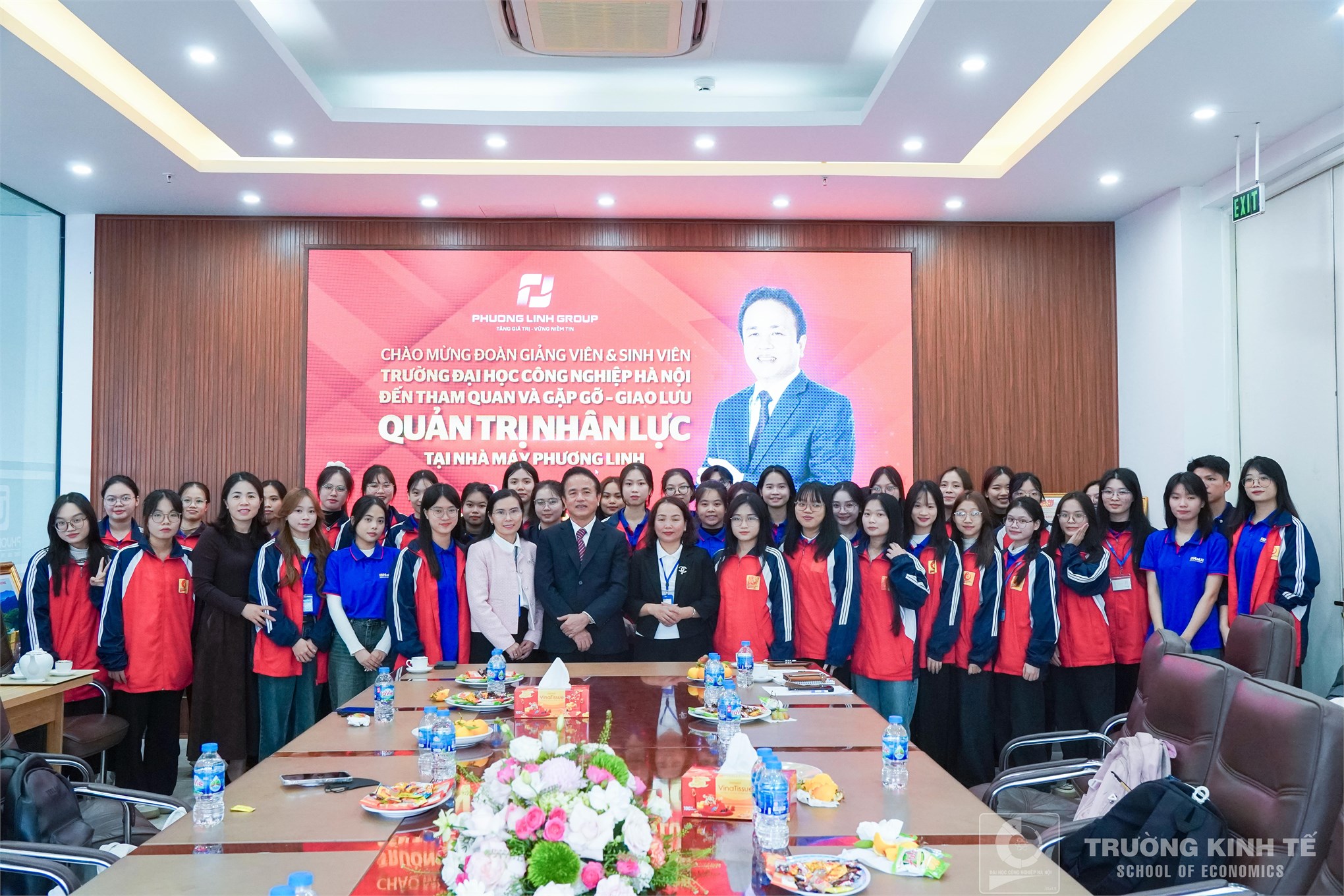 Sinh viên Khoa Quản trị trải nghiệm thực tế tại Tập đoàn cơ điện Phương Linh – gặp gỡ “Vua quạt Việt Nam” GS.TS Trần Văn Lê