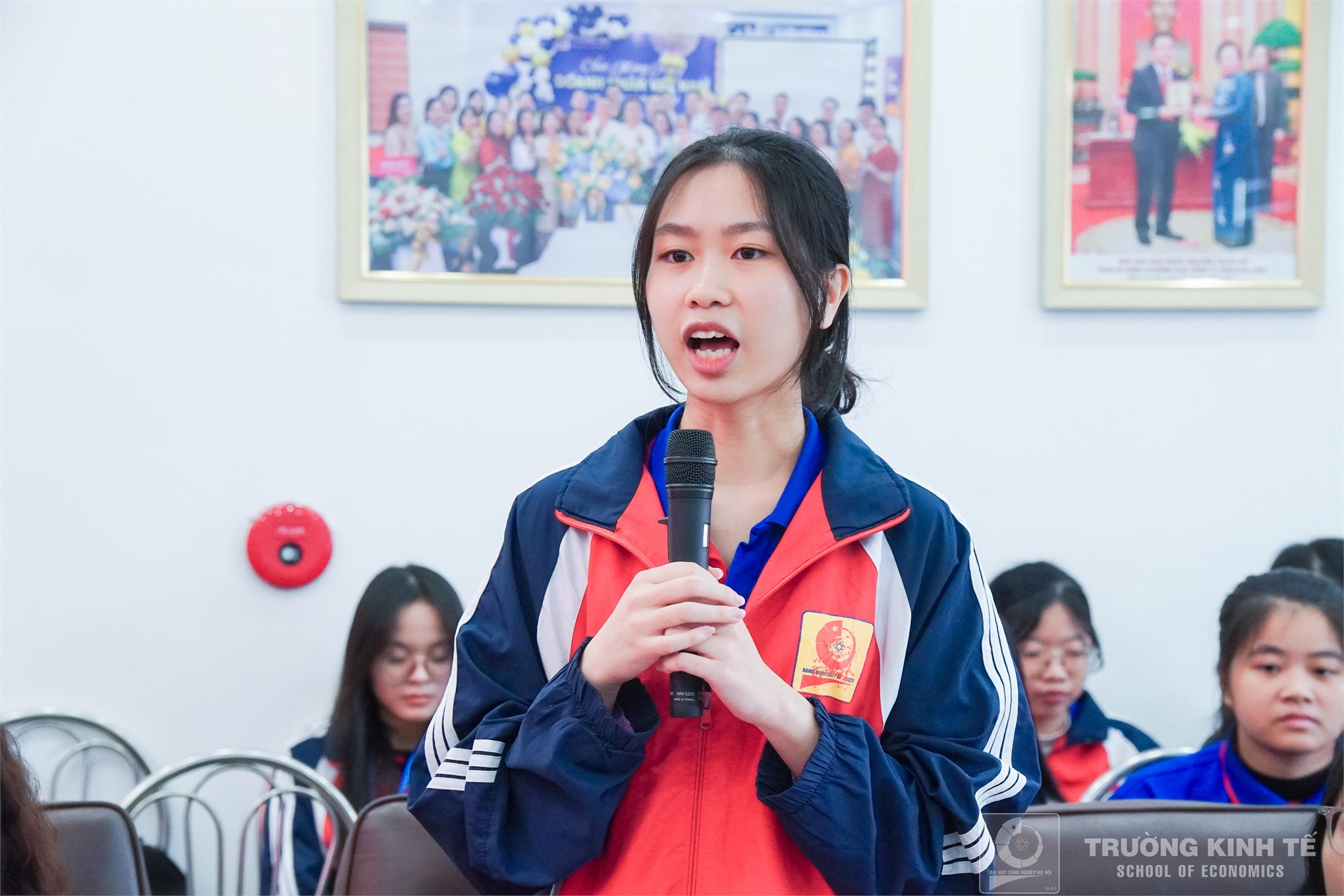 Sinh viên Khoa Quản trị trải nghiệm thực tế tại Tập đoàn cơ điện Phương Linh – gặp gỡ “Vua quạt Việt Nam” GS.TS Trần Văn Lê