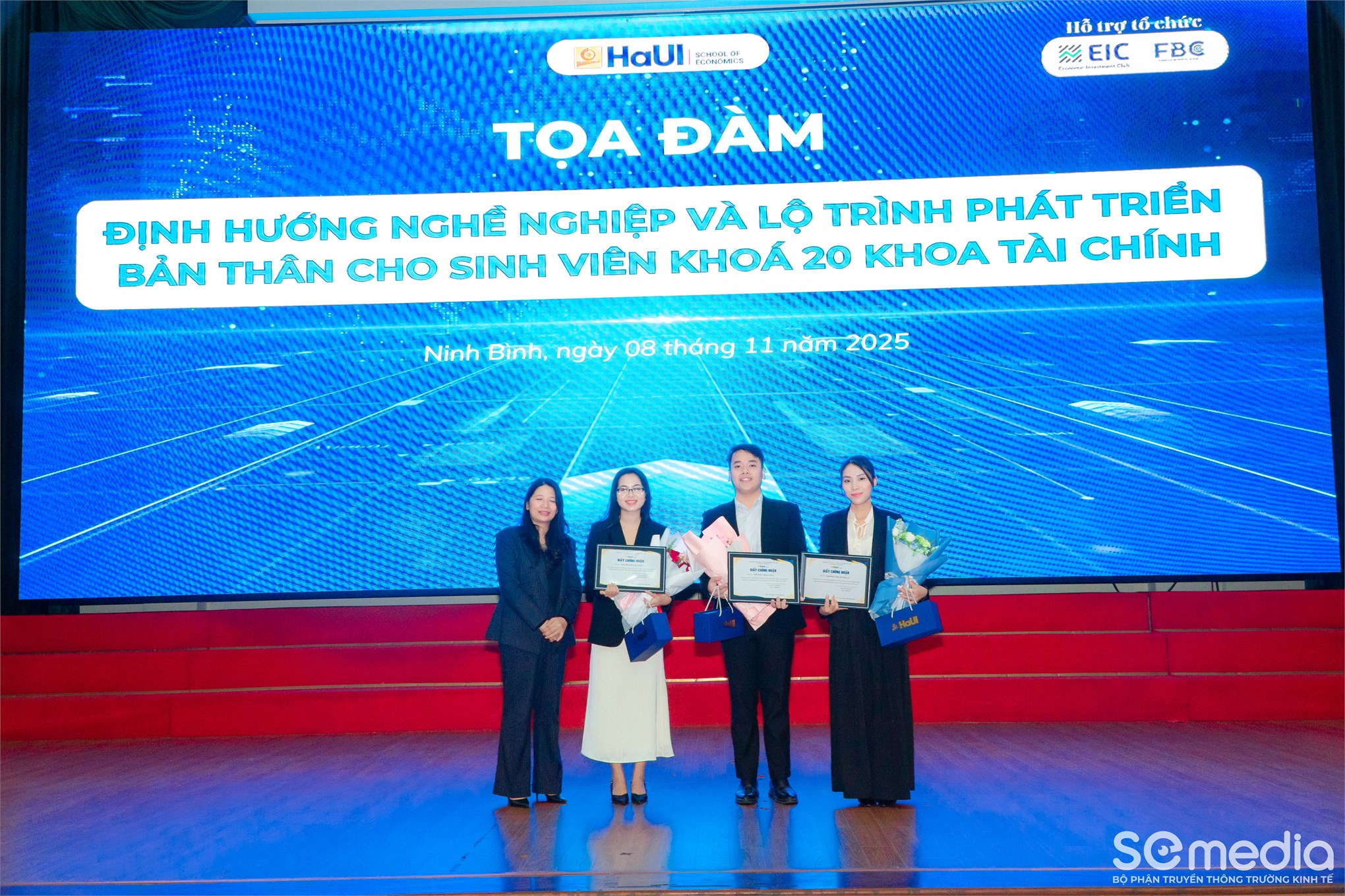 Trường Kinh tế tổ chức Ngày hội định hướng nghề nghiệp cho sinh viên Khóa 20