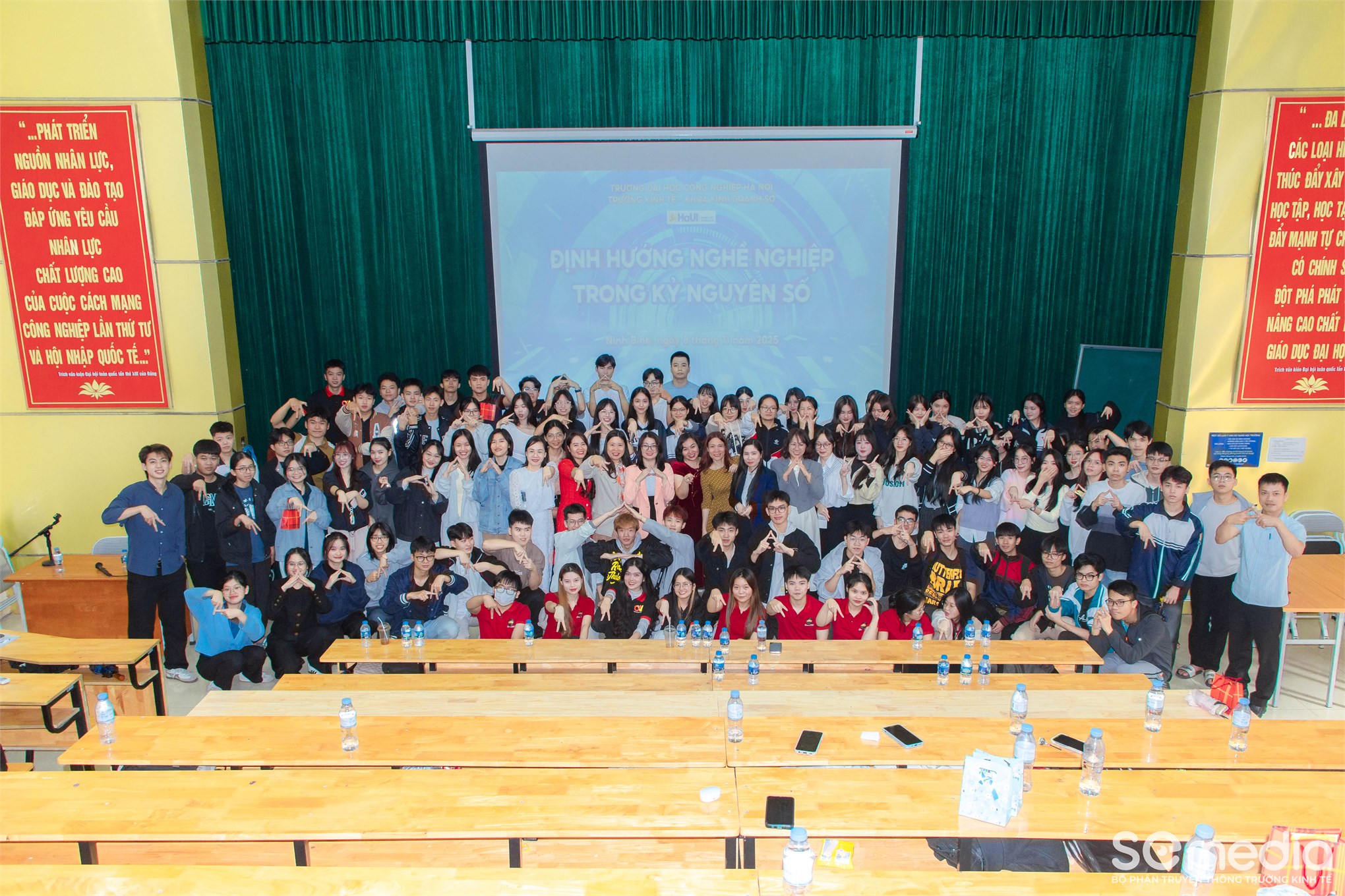 Trường Kinh tế tổ chức Ngày hội định hướng nghề nghiệp cho sinh viên Khóa 20