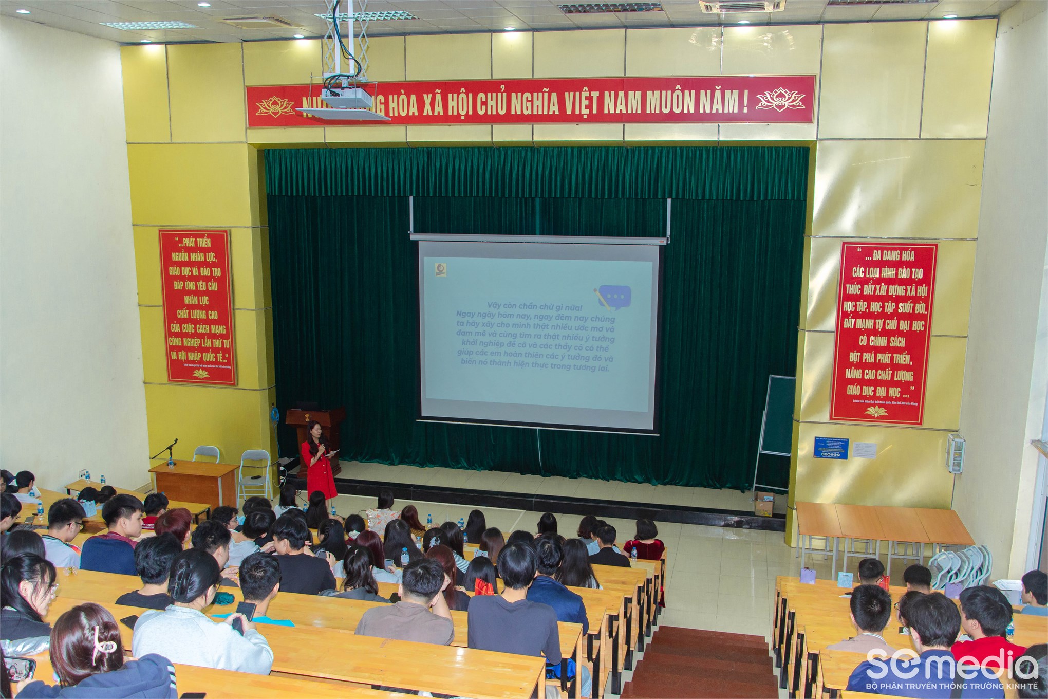 Trường Kinh tế tổ chức Ngày hội định hướng nghề nghiệp cho sinh viên Khóa 20