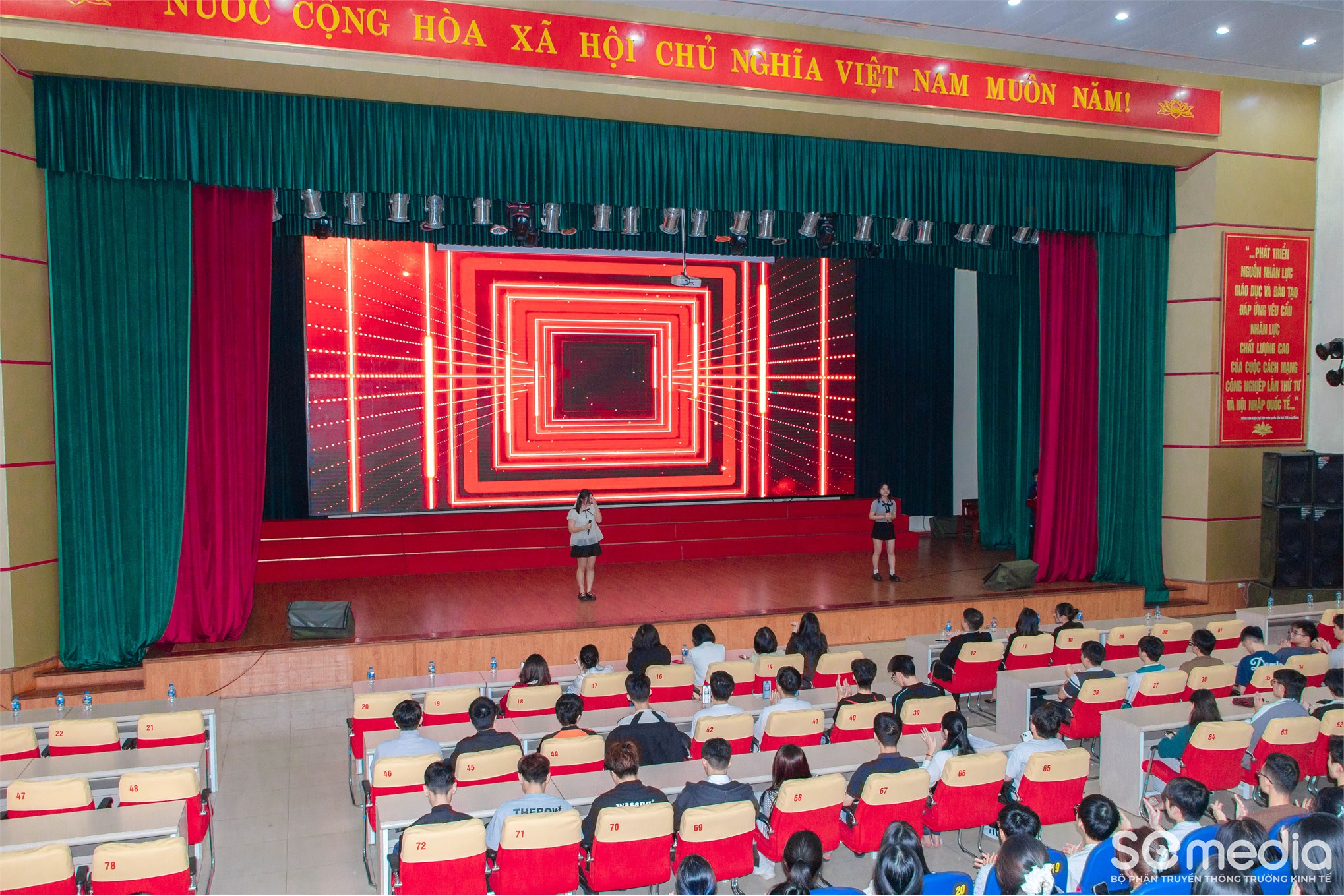 Trường Kinh tế tổ chức Ngày hội định hướng nghề nghiệp cho sinh viên Khóa 20