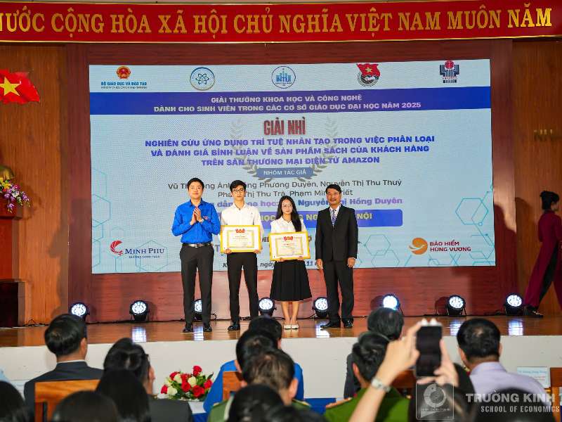 Đề tài nghiên cứu khoa học của nhóm sinh viên Trường Kinh tế đạt Giải Nhì Giải thưởng Khoa học và Công nghệ sinh viên toàn quốc năm 2025