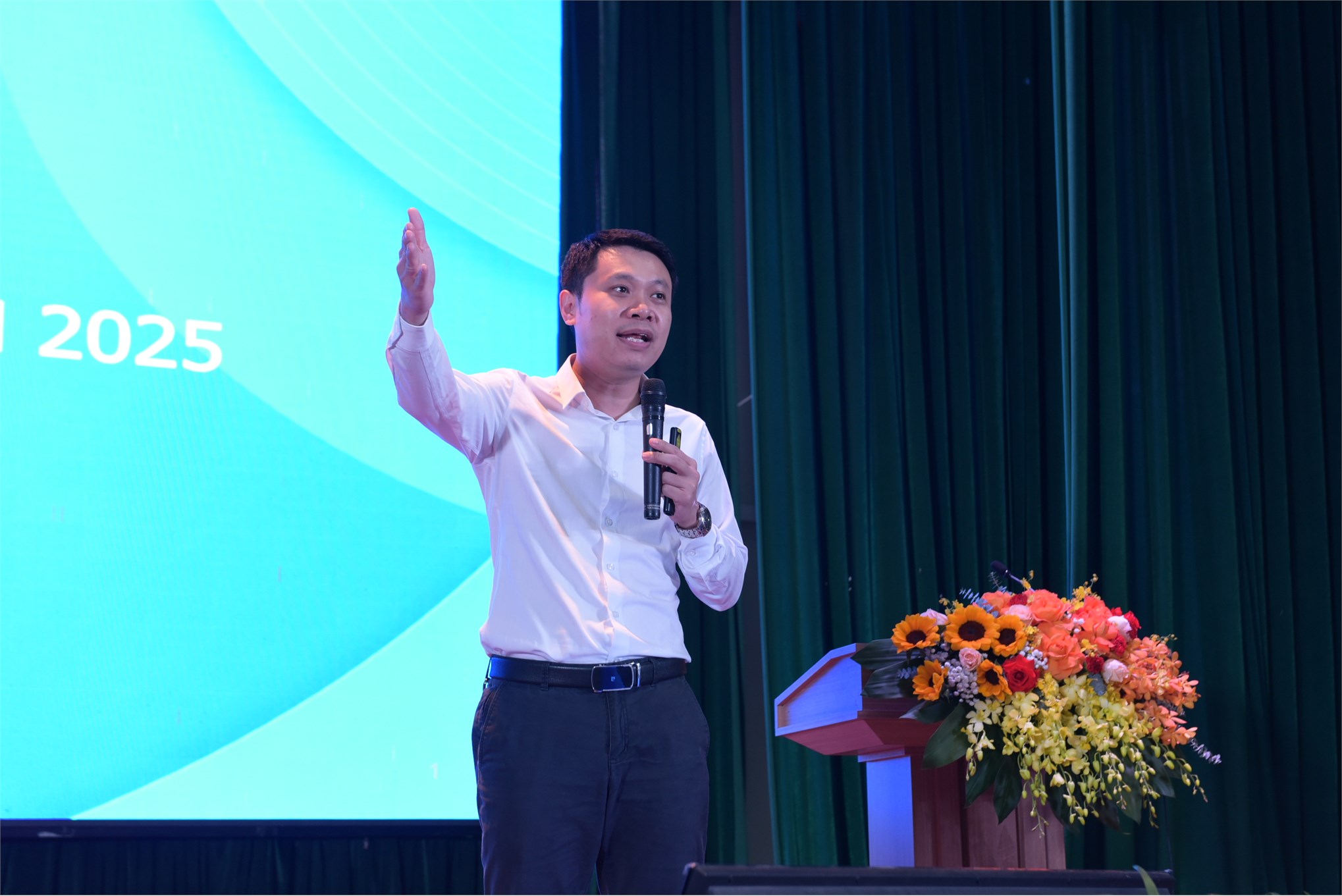 TS. Đỗ Hải Hưng - Trưởng khoa Quản trị hướng dẫn nội Thực tập tốt nghiệp, Khóa luận tốt nghiệp cho sinh viên khóa 17