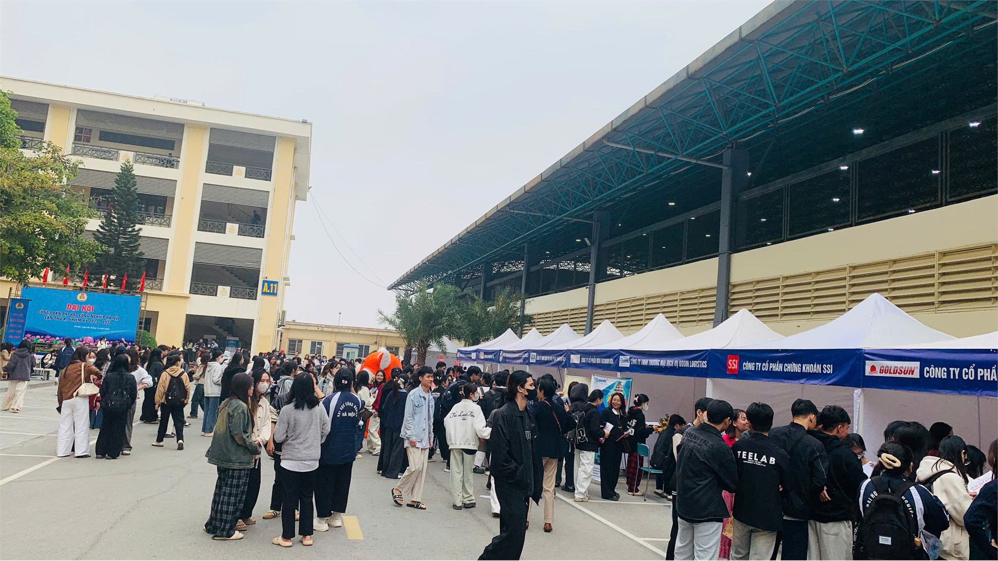 Ngày hội tư vấn thực tập và hướng nghiệp – Trường Kinh tế 2025: cầu nối giữa sinh viên và doanh nghiệp, mở rộng cơ hội việc làm từ hơn 32 đối tác tuyển dụng