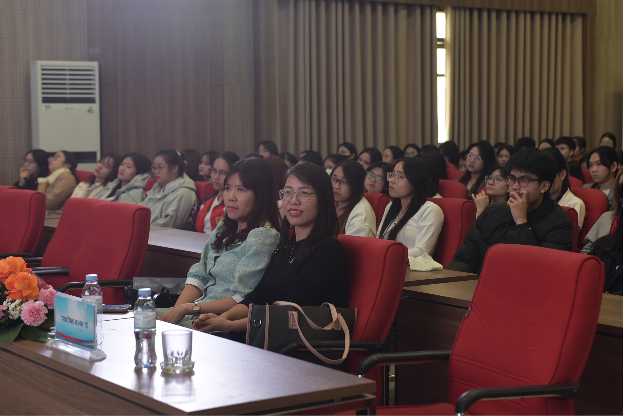 Ngày hội tư vấn thực tập và hướng nghiệp – Trường Kinh tế 2025: cầu nối giữa sinh viên và doanh nghiệp, mở rộng cơ hội việc làm từ hơn 32 đối tác tuyển dụng