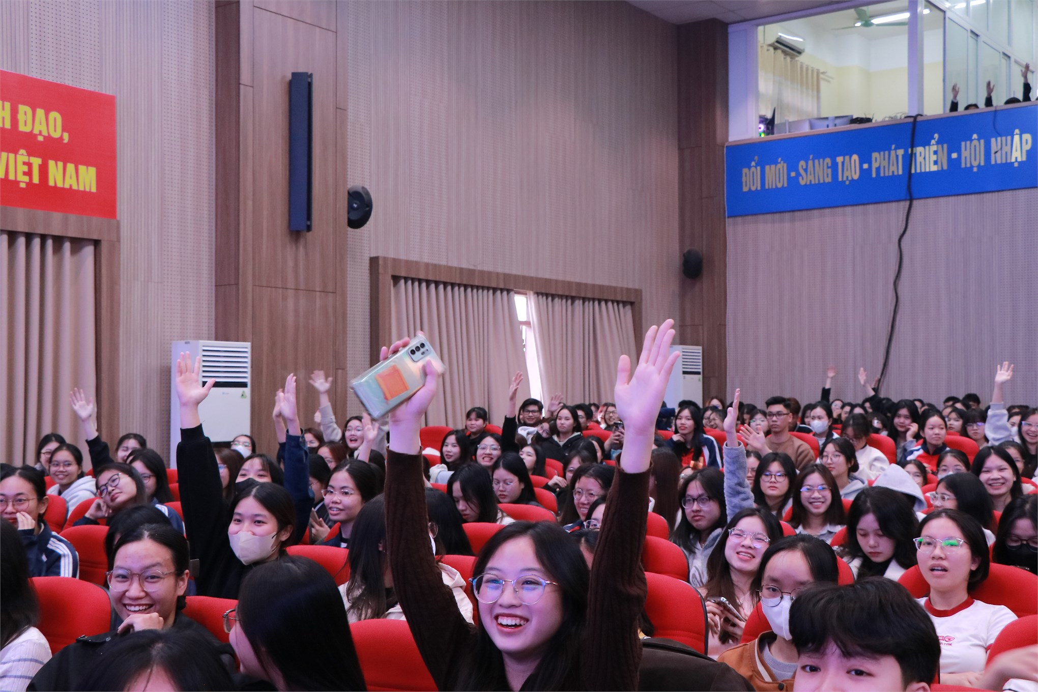 Ngày hội tư vấn thực tập và hướng nghiệp – Trường Kinh tế 2025: cầu nối giữa sinh viên và doanh nghiệp, mở rộng cơ hội việc làm từ hơn 32 đối tác tuyển dụng