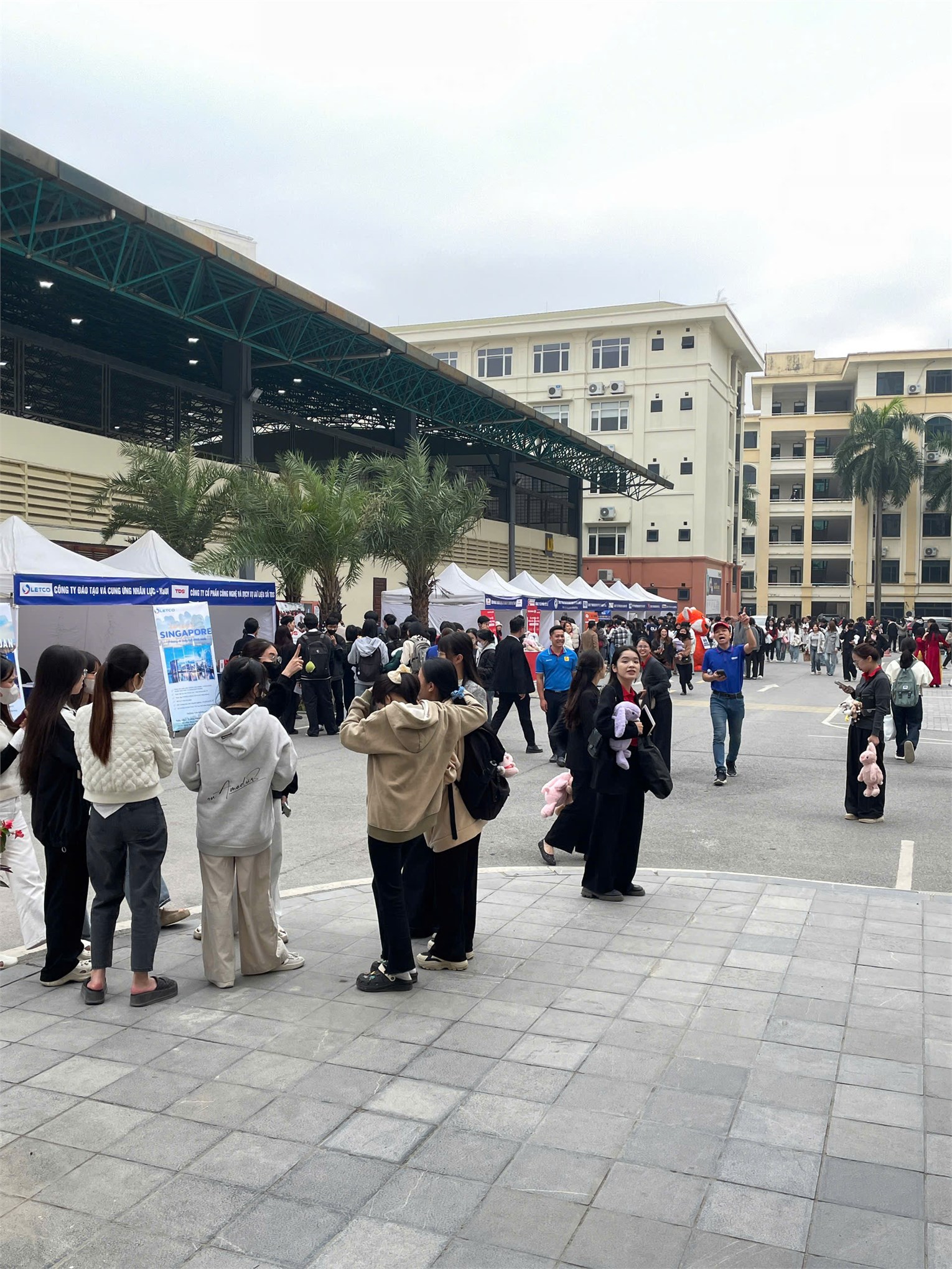 Ngày hội tư vấn thực tập và hướng nghiệp – Trường Kinh tế 2025: cầu nối giữa sinh viên và doanh nghiệp, mở rộng cơ hội việc làm từ hơn 32 đối tác tuyển dụng