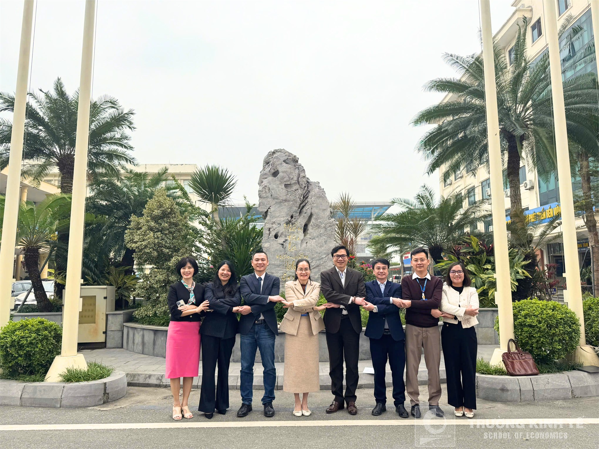 Trường Kinh tế trao đổi Định hướng nghiên cứu tài chính và Phát triển đội ngũ với các chuyên gia quốc tế