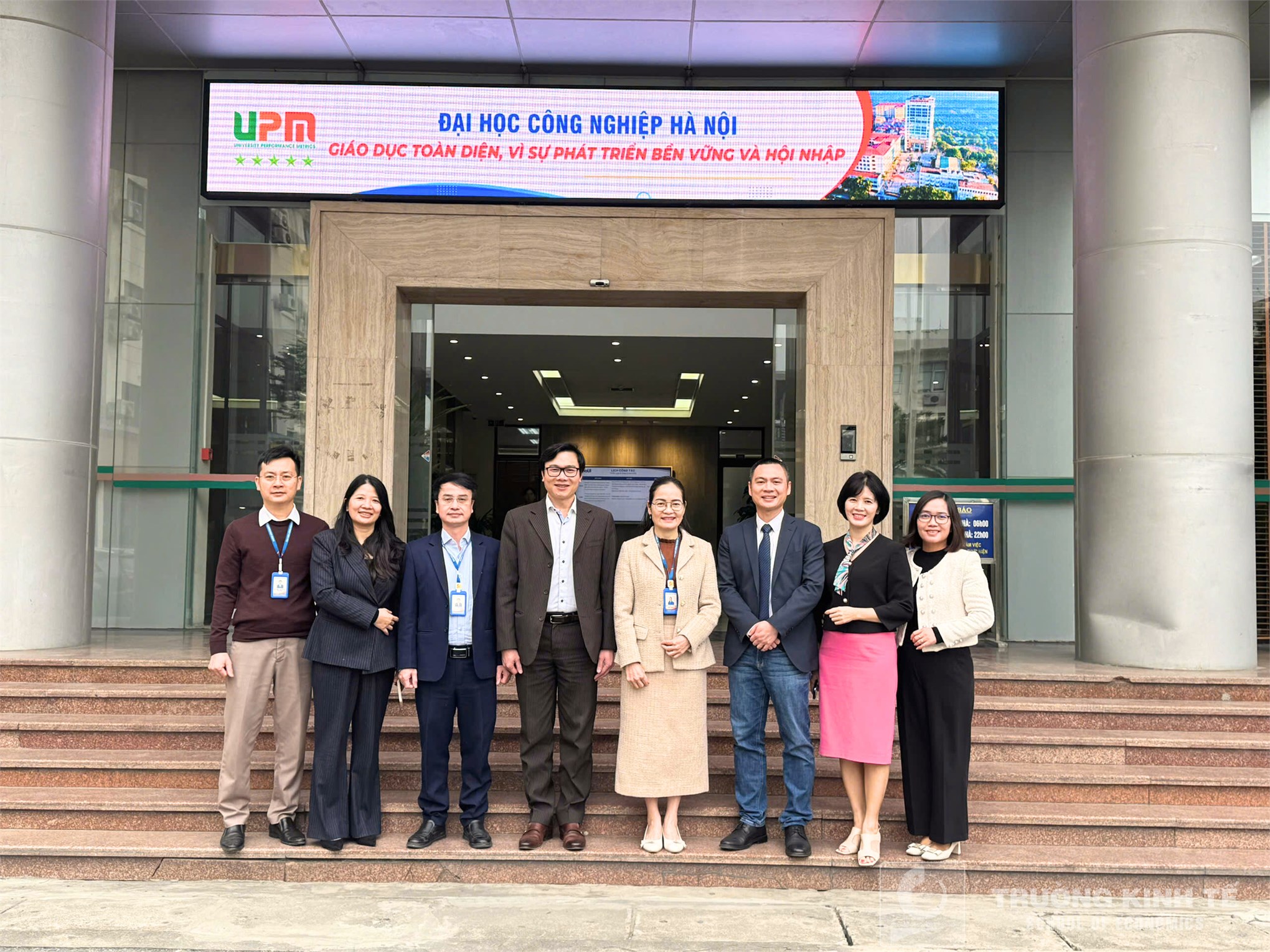 Trường Kinh tế trao đổi Định hướng nghiên cứu tài chính và Phát triển đội ngũ với các chuyên gia quốc tế