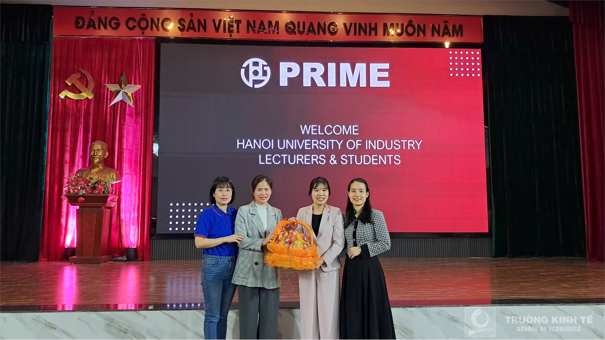 Tham quan thực tế doanh nghiệp: Sinh viên Ngành Kế Toán Tiếng Anh K19 tham gia trải nghiệm và tư vấn hướng nghiệp tại Công ty cổ phần tập đoàn Prime Group