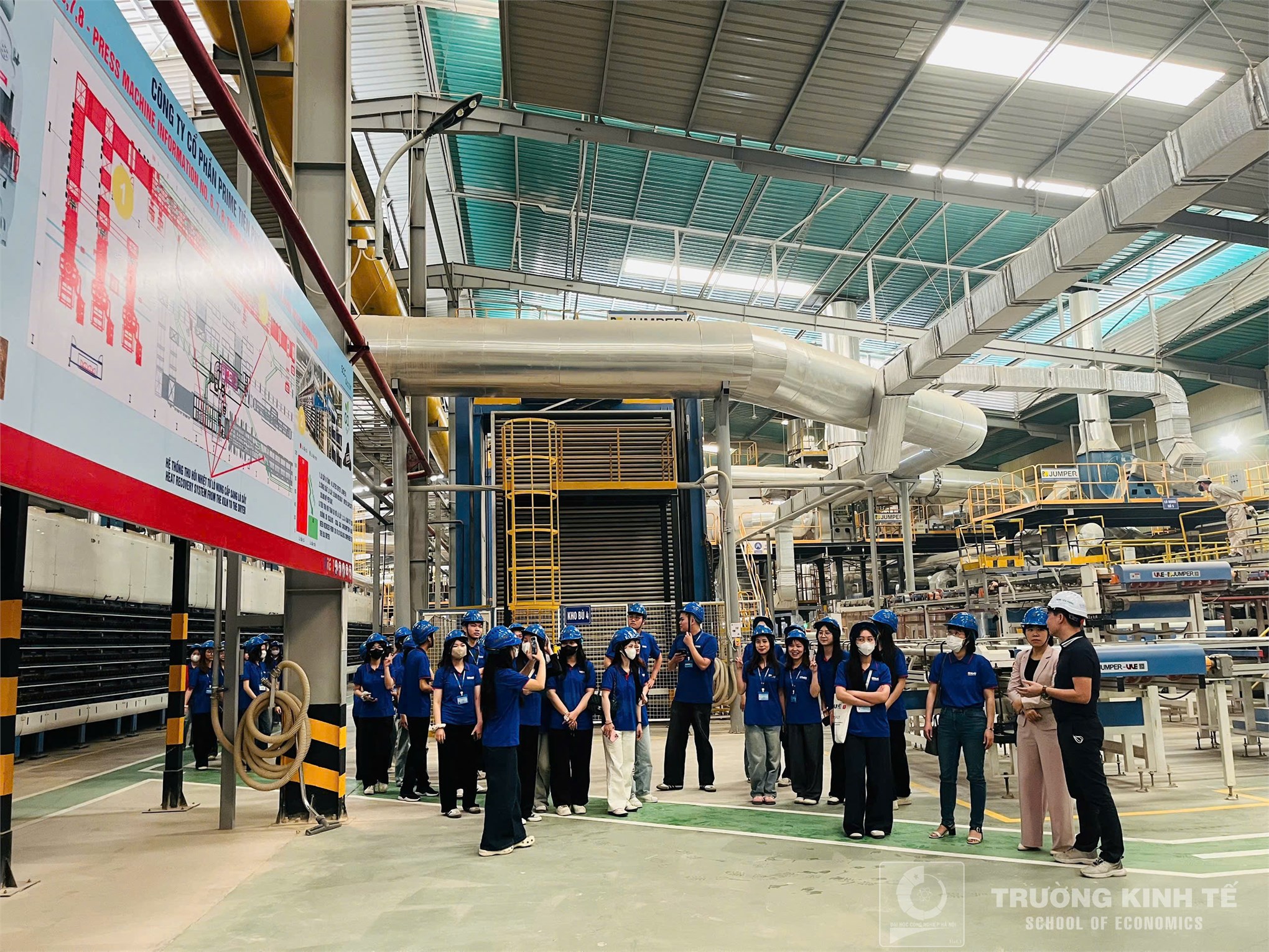 Tham quan thực tế doanh nghiệp: Sinh viên Ngành Kế Toán Tiếng Anh K19 tham gia trải nghiệm và tư vấn hướng nghiệp tại Công ty cổ phần tập đoàn Prime Group