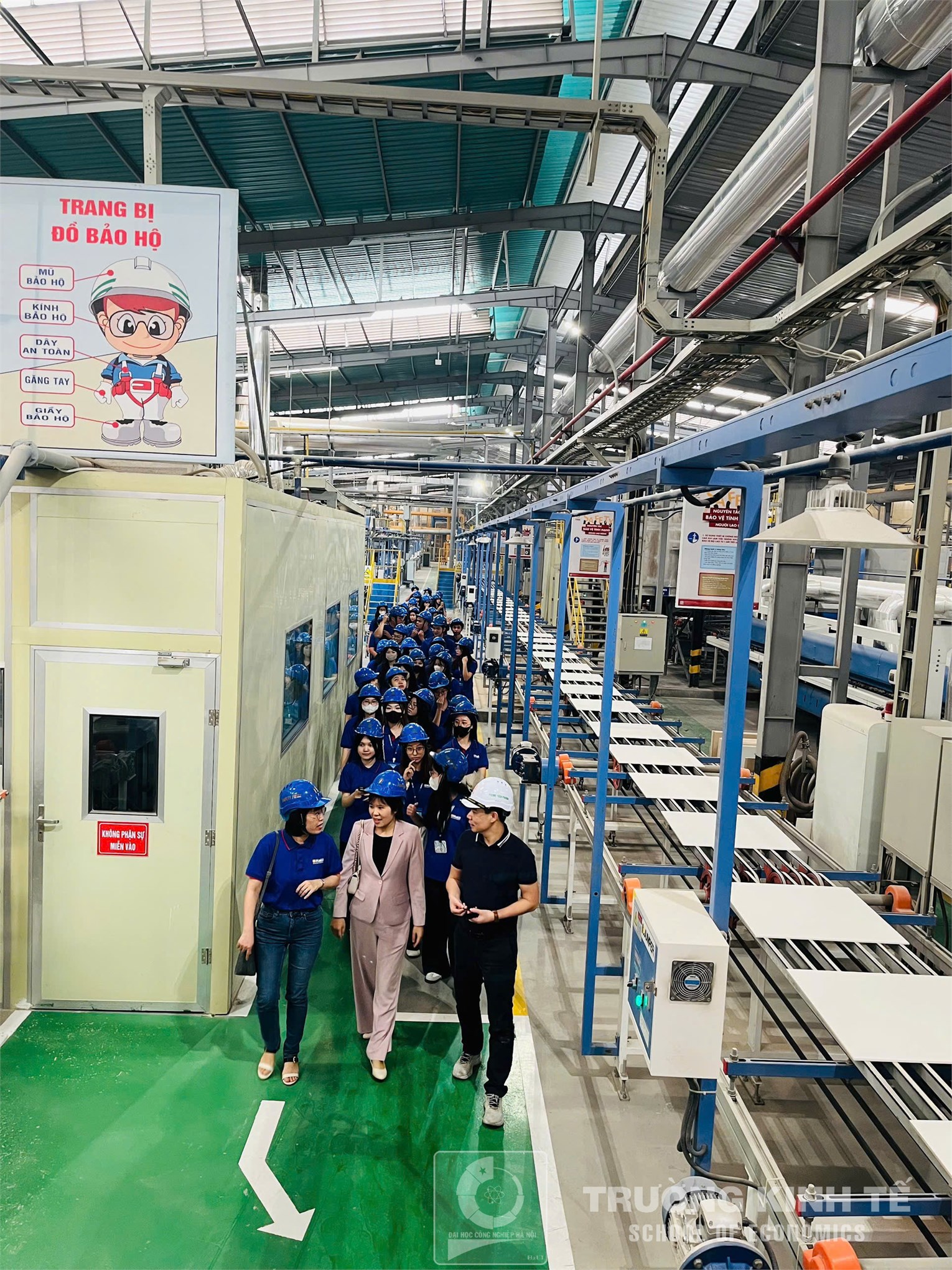 Tham quan thực tế doanh nghiệp: Sinh viên Ngành Kế Toán Tiếng Anh K19 tham gia trải nghiệm và tư vấn hướng nghiệp tại Công ty cổ phần tập đoàn Prime Group