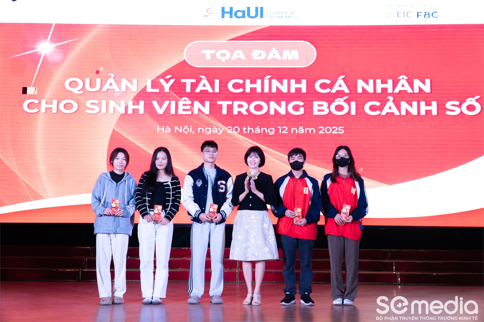 Sinh viên Trường Kinh tế - Đại học Công nghiệp Hà Nội: Làm chủ tài chính trong kỷ nguyên số