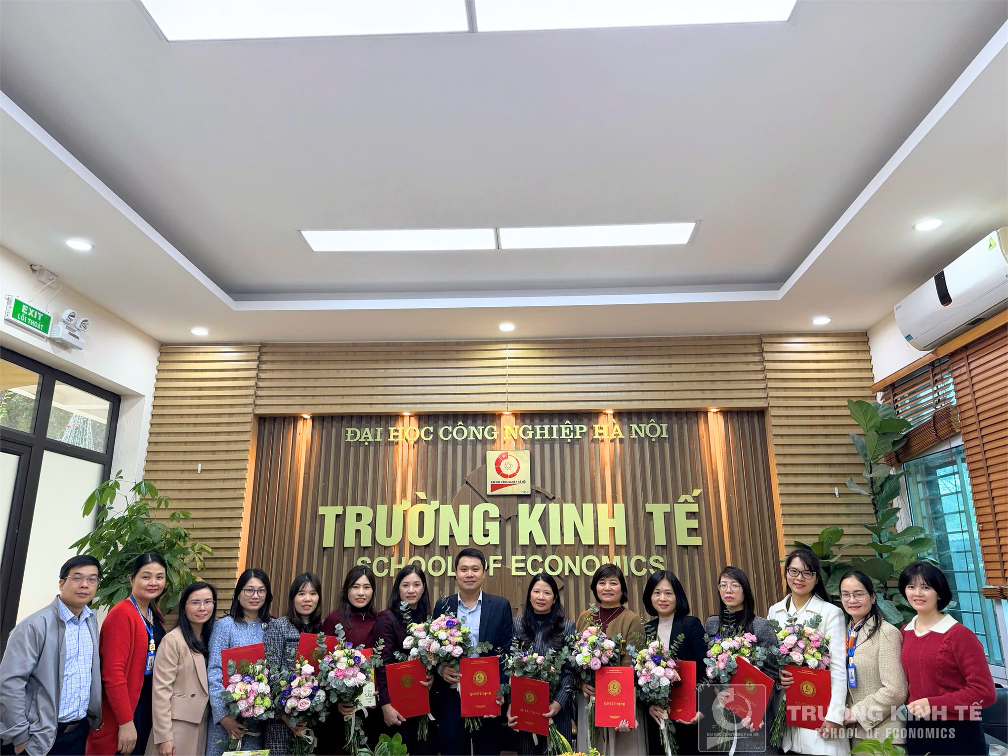 Trường Kinh tế - Đại học Công nghiệp Hà Nội: Trao Quyết định bổ nhiệm, viên chức quản lý