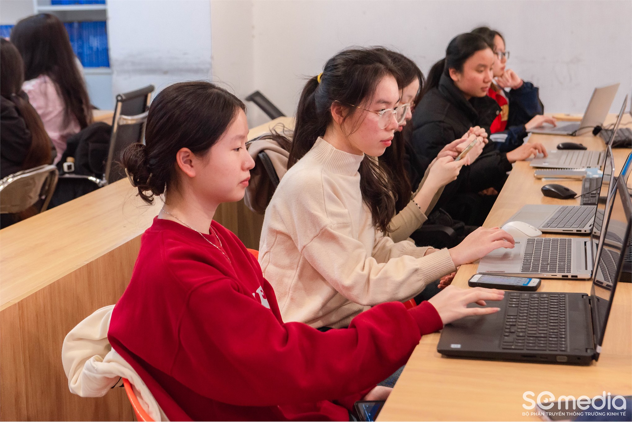 Trường Kinh tế tổ chức “Tập huấn phương pháp triển khai, cách thức trình bày báo cáo, bài báo khoa học cho sinh viên nghiên cứu khoa học”