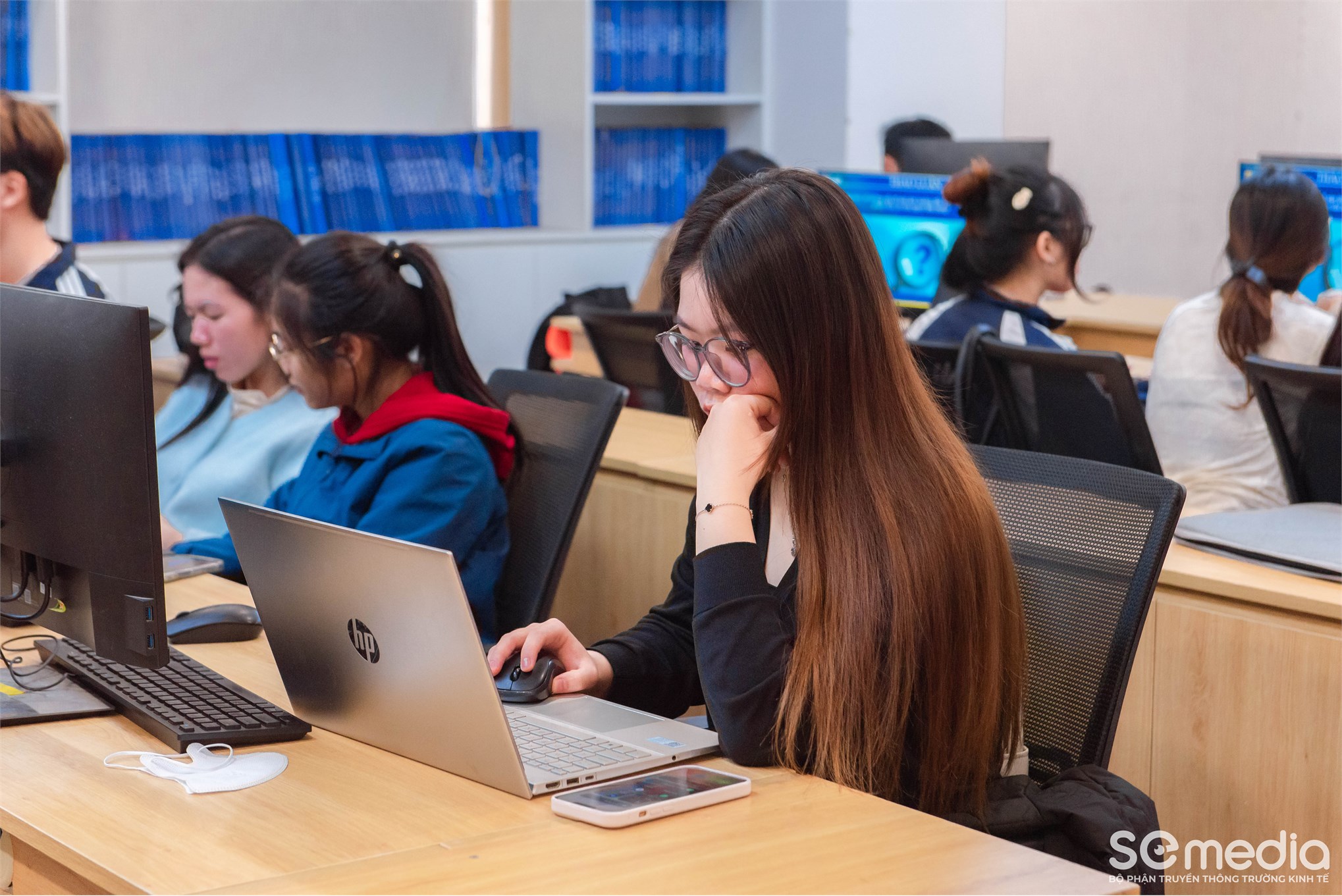 Trường Kinh tế tổ chức “Tập huấn phương pháp triển khai, cách thức trình bày báo cáo, bài báo khoa học cho sinh viên nghiên cứu khoa học”