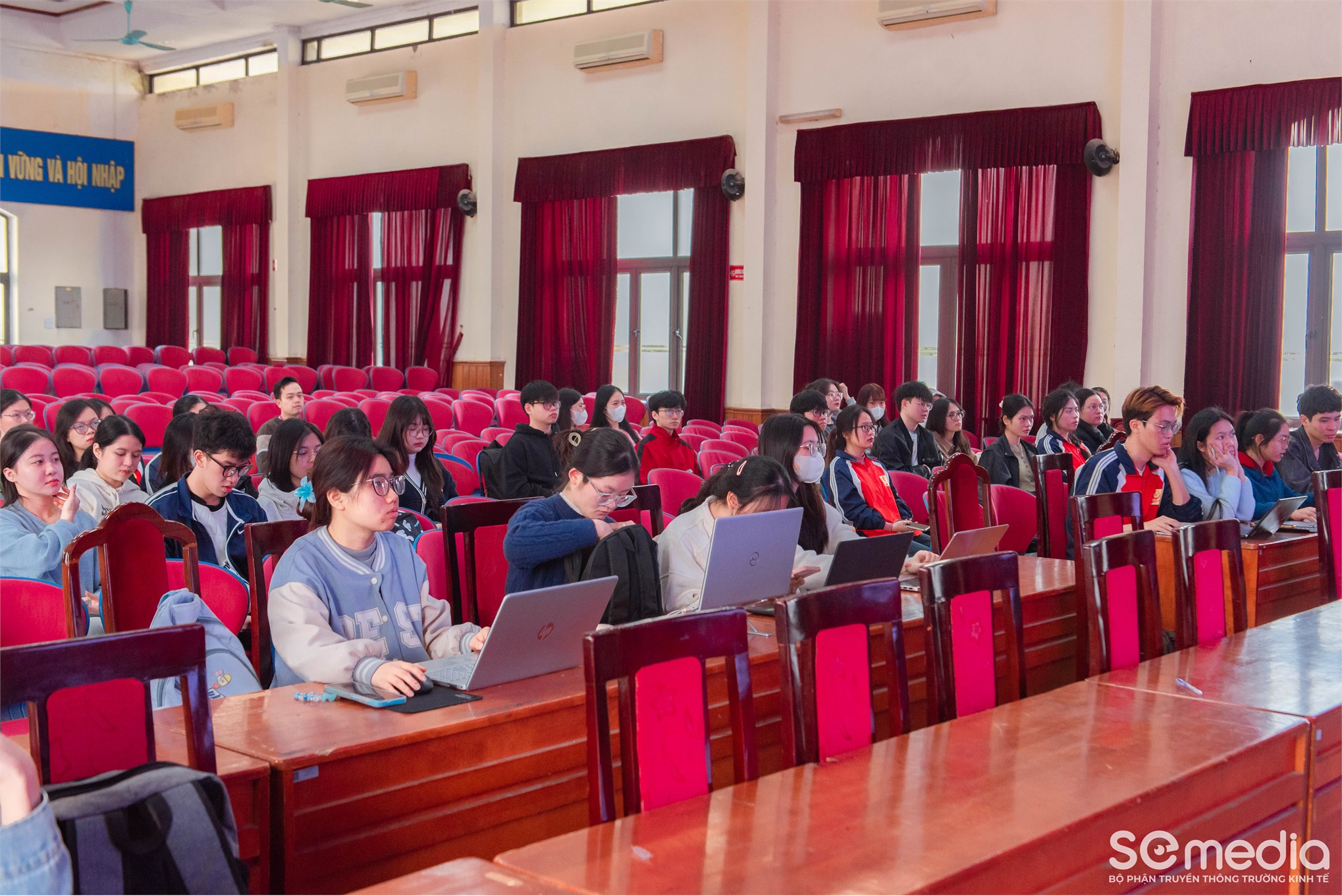 Trường Kinh tế tổ chức “Tập huấn phương pháp triển khai, cách thức trình bày báo cáo, bài báo khoa học cho sinh viên nghiên cứu khoa học”