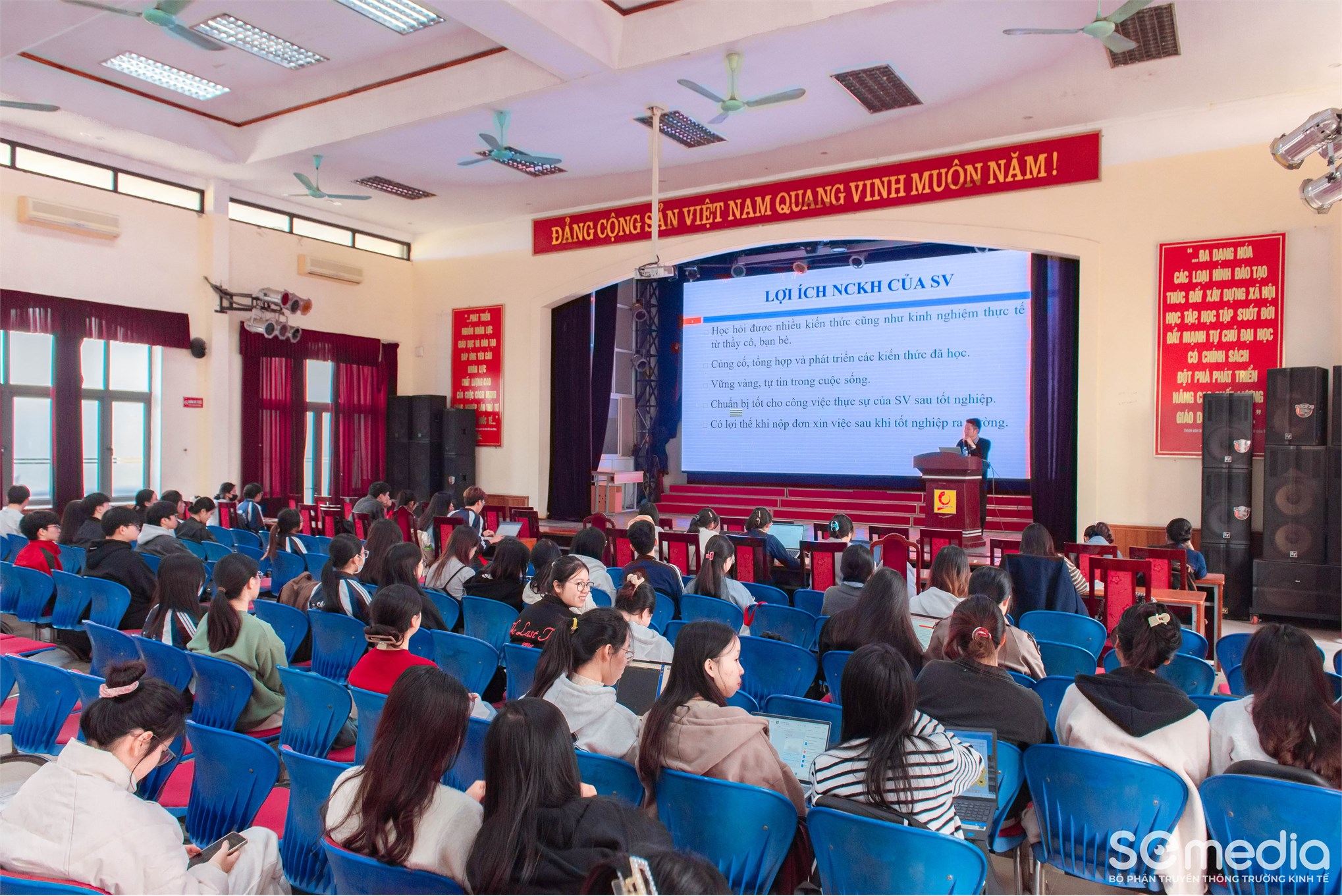 Trường Kinh tế tổ chức “Tập huấn phương pháp triển khai, cách thức trình bày báo cáo, bài báo khoa học cho sinh viên nghiên cứu khoa học”