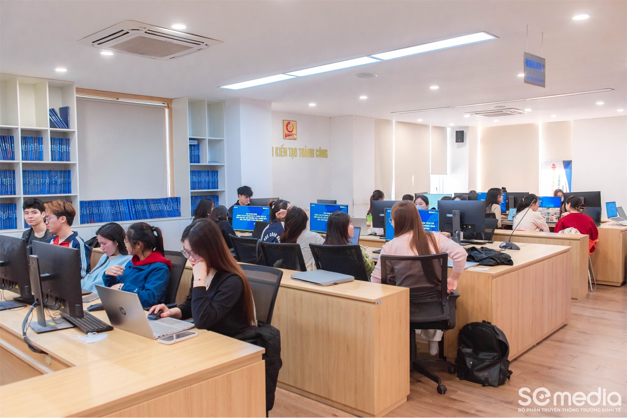 Trường Kinh tế tổ chức “Tập huấn phương pháp triển khai, cách thức trình bày báo cáo, bài báo khoa học cho sinh viên nghiên cứu khoa học”