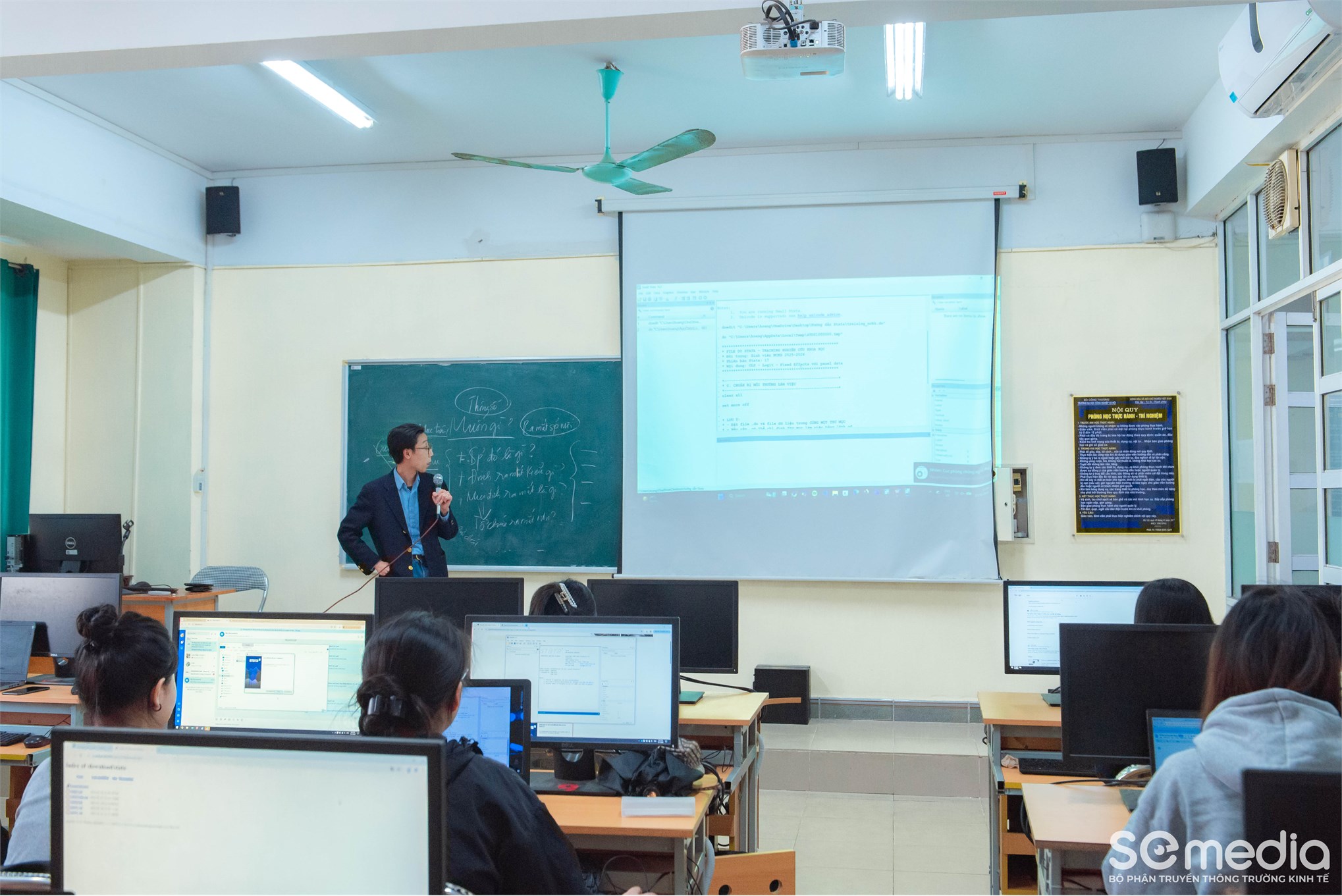 Trường Kinh tế tổ chức “Tập huấn phương pháp triển khai, cách thức trình bày báo cáo, bài báo khoa học cho sinh viên nghiên cứu khoa học”