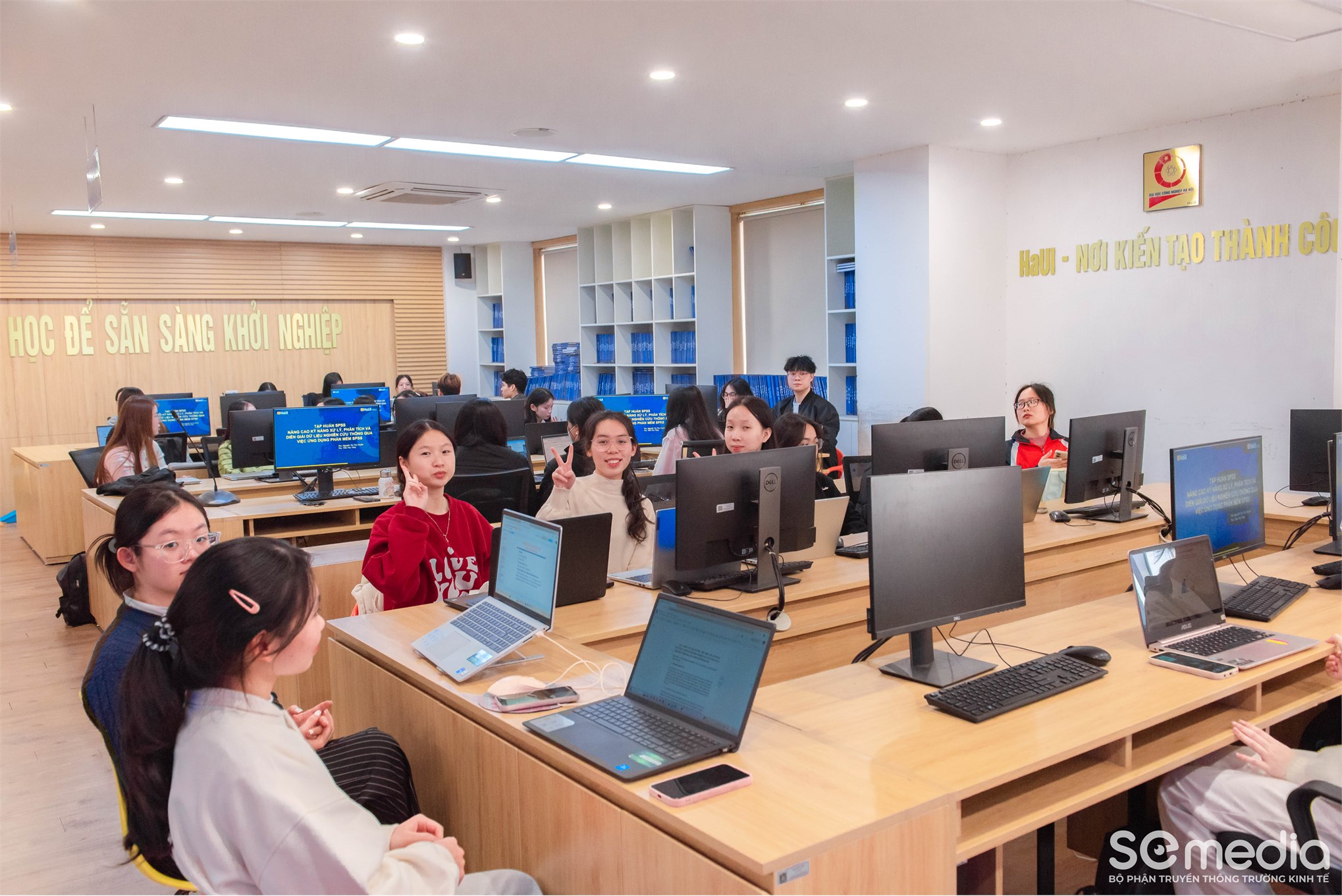 Trường Kinh tế tổ chức “Tập huấn phương pháp triển khai, cách thức trình bày báo cáo, bài báo khoa học cho sinh viên nghiên cứu khoa học”