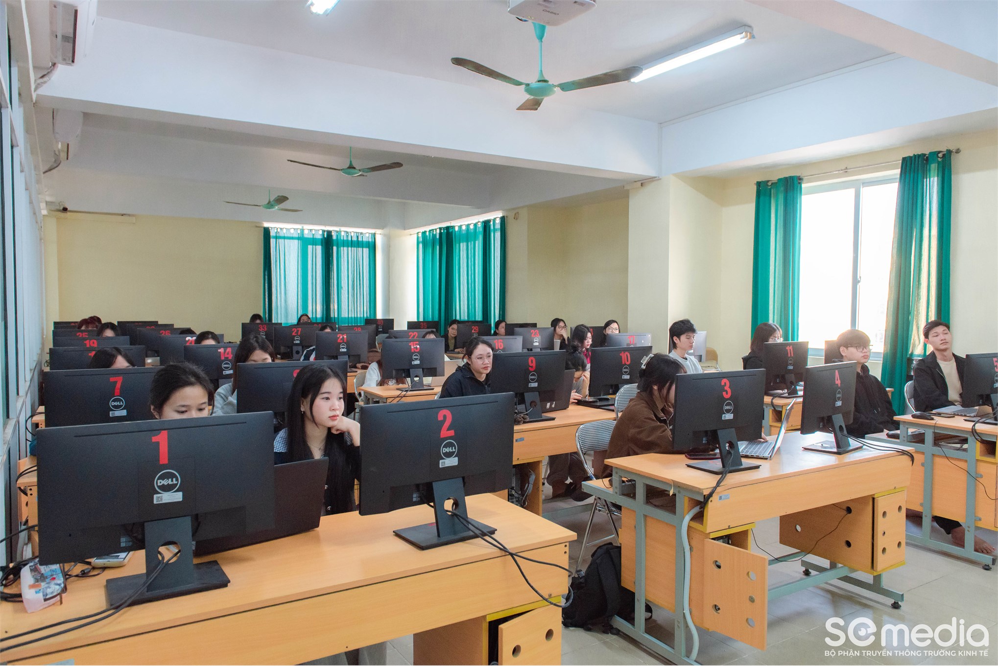 Trường Kinh tế tổ chức “Tập huấn phương pháp triển khai, cách thức trình bày báo cáo, bài báo khoa học cho sinh viên nghiên cứu khoa học”