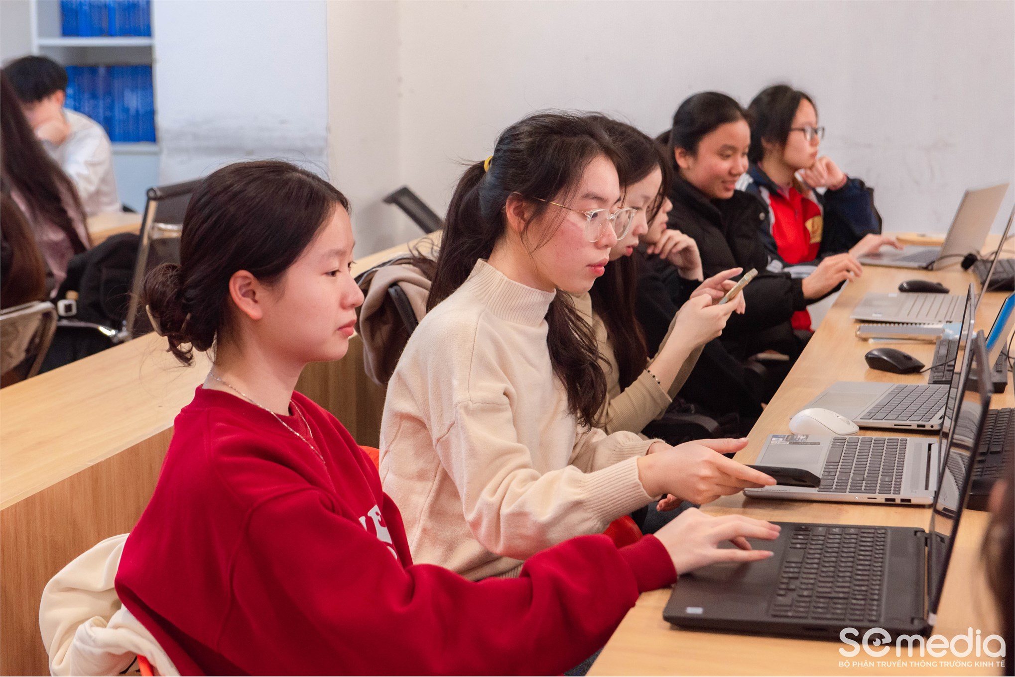 Trường Kinh tế tổ chức “Tập huấn phương pháp triển khai, cách thức trình bày báo cáo, bài báo khoa học cho sinh viên nghiên cứu khoa học”