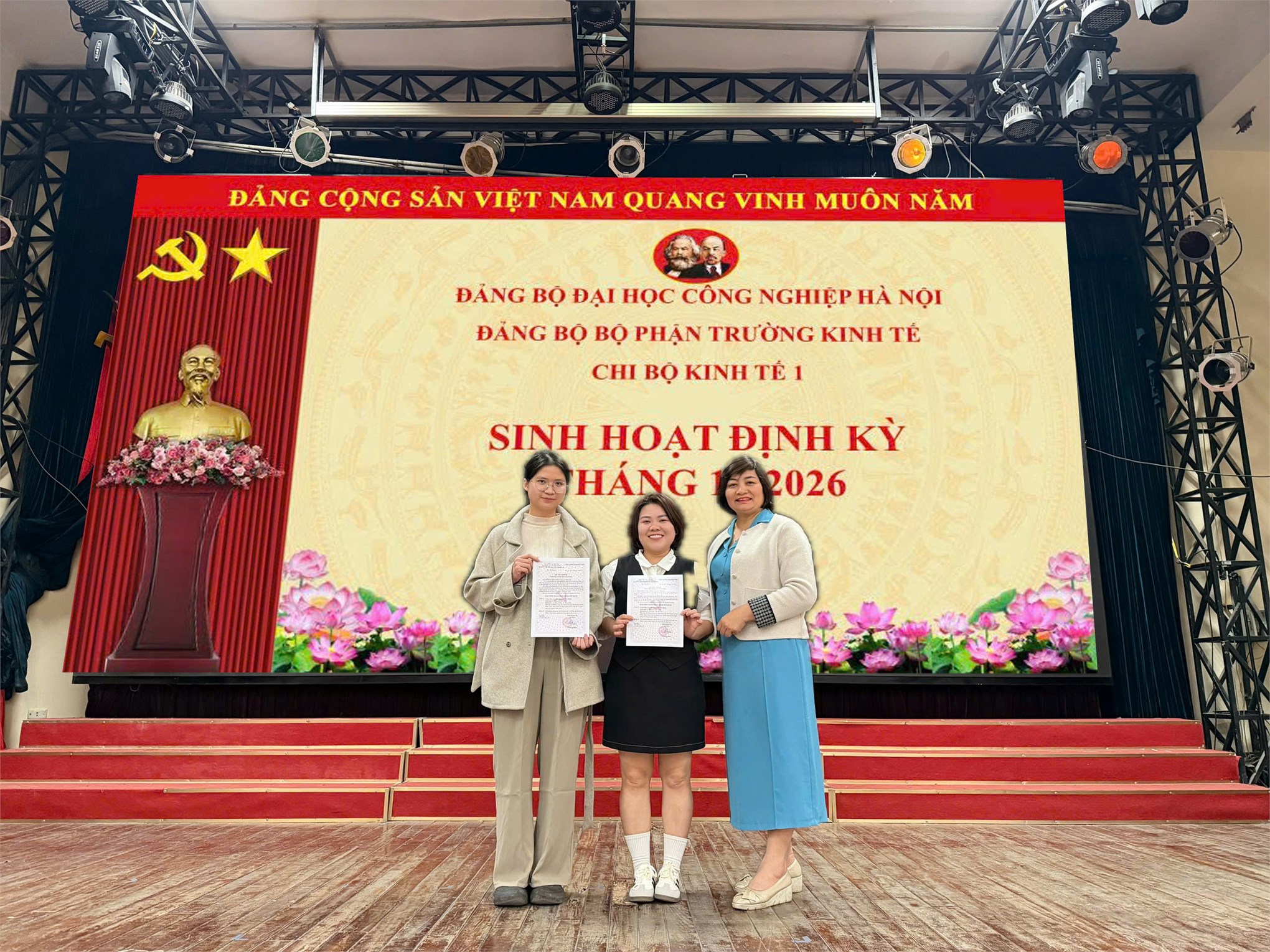 Chi bộ Kinh tế 1 sinh hoạt định kỳ tháng 1 năm 2026 và khen thưởng Đảng viên xuất sắc năm 2025