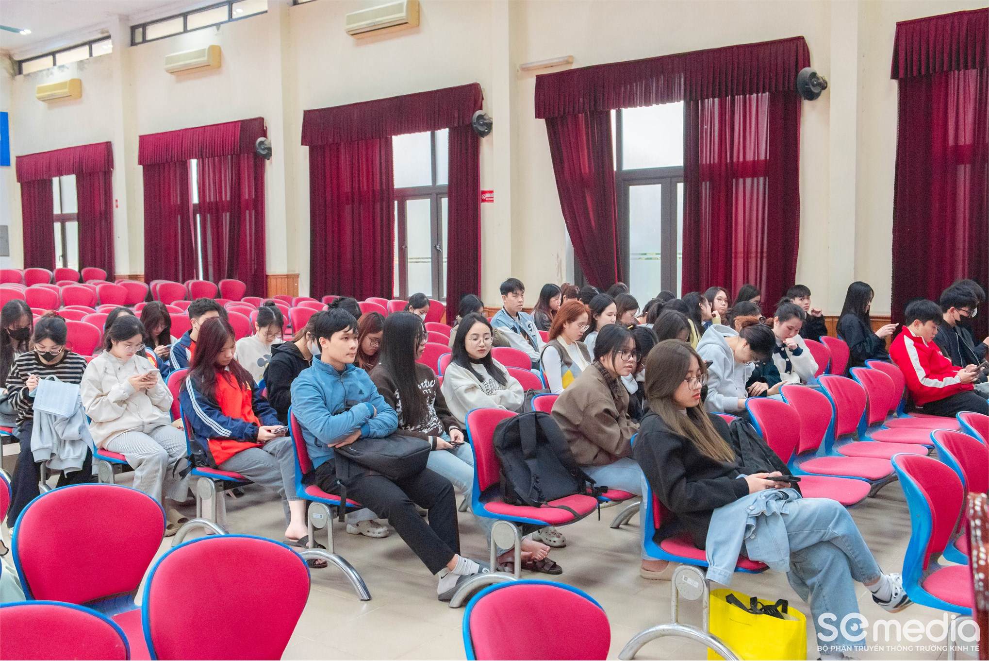 Chi bộ Kinh tế 1 sinh hoạt định kỳ tháng 1 năm 2026 và khen thưởng Đảng viên xuất sắc năm 2025