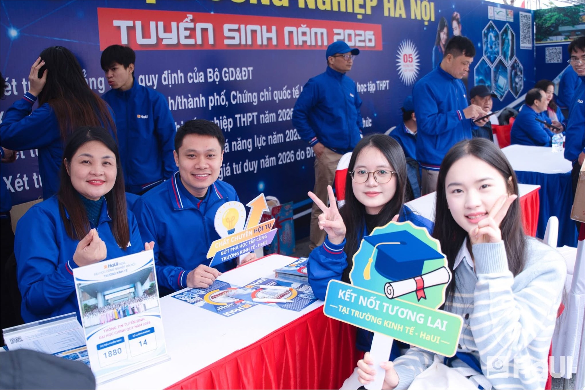 Trường Kinh tế HaUI đồng hành tư vấn tuyển sinh 2026 tại các trường chuyên