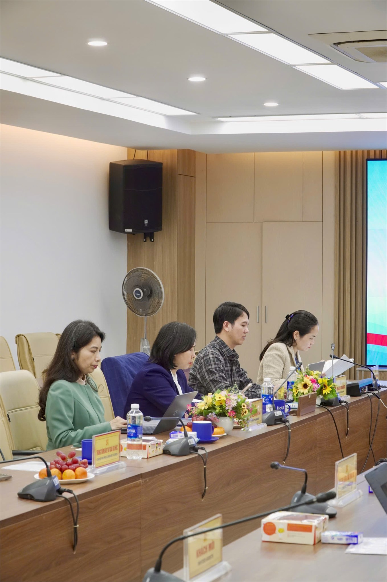 Trường Kinh tế tổ chức đánh giá luận án tiến sĩ cấp đơn vị chuyên môn cho NCS Phạm Thị Thu Oanh, ngành Kế toán.