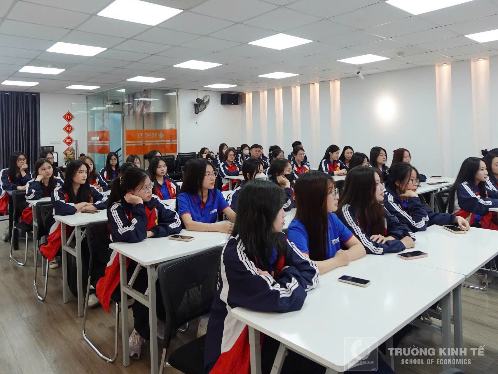 Tham quan thực tế doanh nghiệp: Sinh viên ngành Marketing - Khoa Kinh doanh số tham gia chương trình trải nghiệm thực tế tại Công ty cổ phần công nghệ Rencity
