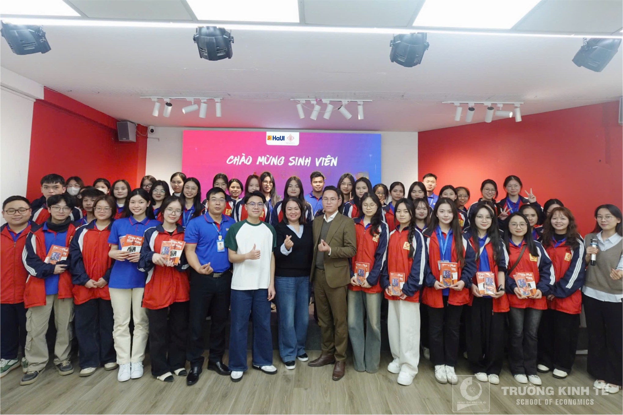 Tham quan thực tế doanh nghiệp: Sinh viên ngành Marketing - Khoa Kinh doanh số tham gia chương trình trải nghiệm thực tế tại Công ty cổ phần công nghệ Rencity