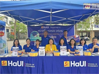 Trường Kinh tế, Đại học Công nghiệp Hà Nội tư vấn hướng nghiệp và tuyển sinh tại Trường THPT Lý Thái Tổ