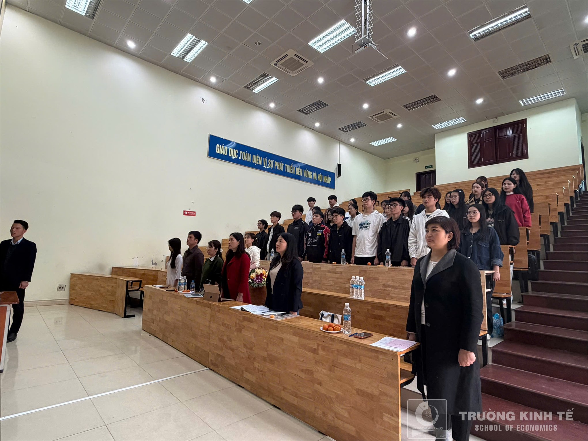 Chi bộ Kinh tế 1 – đảng bộ bộ phận Trường Tinh tế tổ chức lễ kết nạp đảng viên mới tháng 2/2026