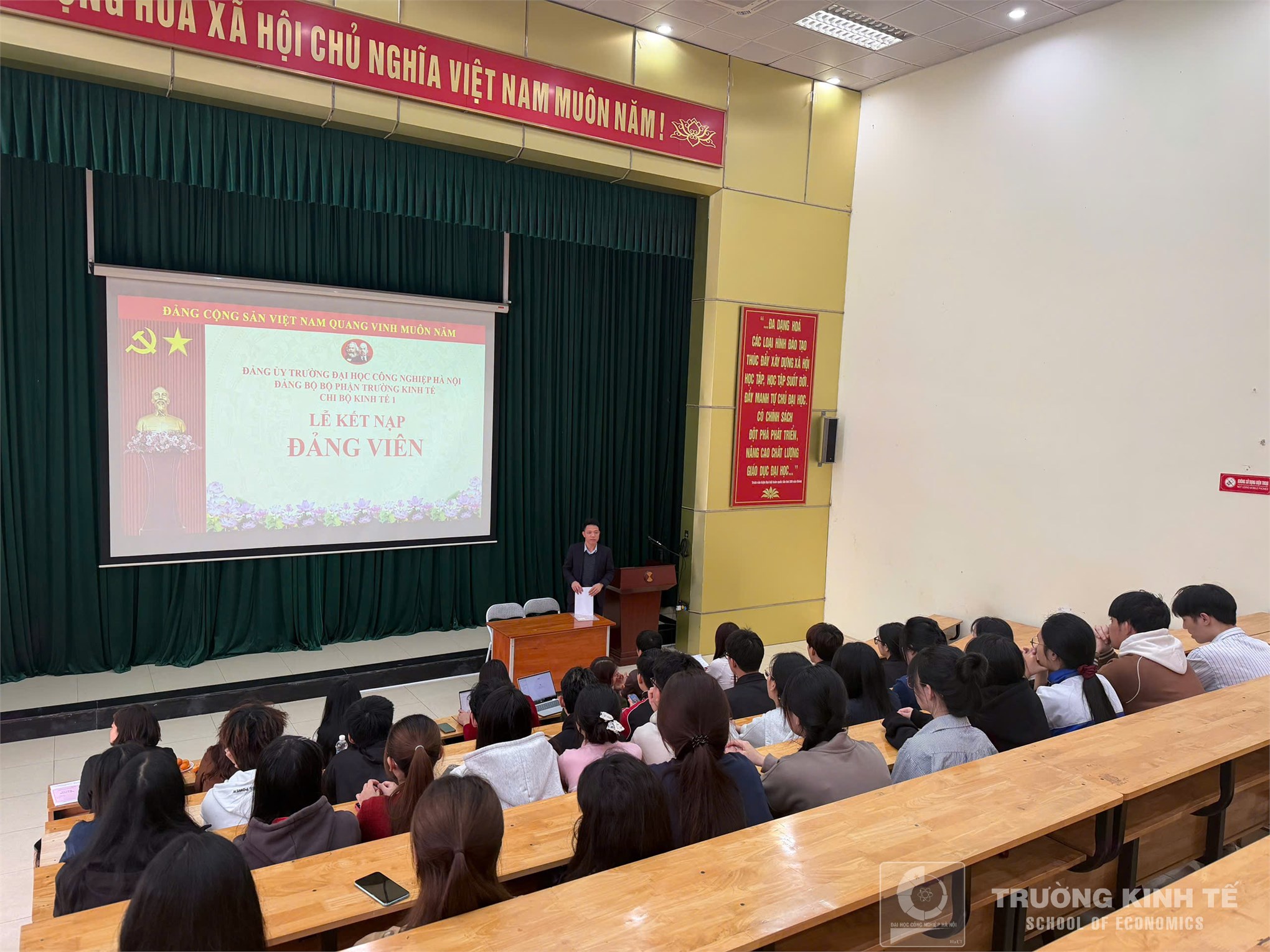 Chi bộ Kinh tế 1 – đảng bộ bộ phận Trường Tinh tế tổ chức lễ kết nạp đảng viên mới tháng 2/2026