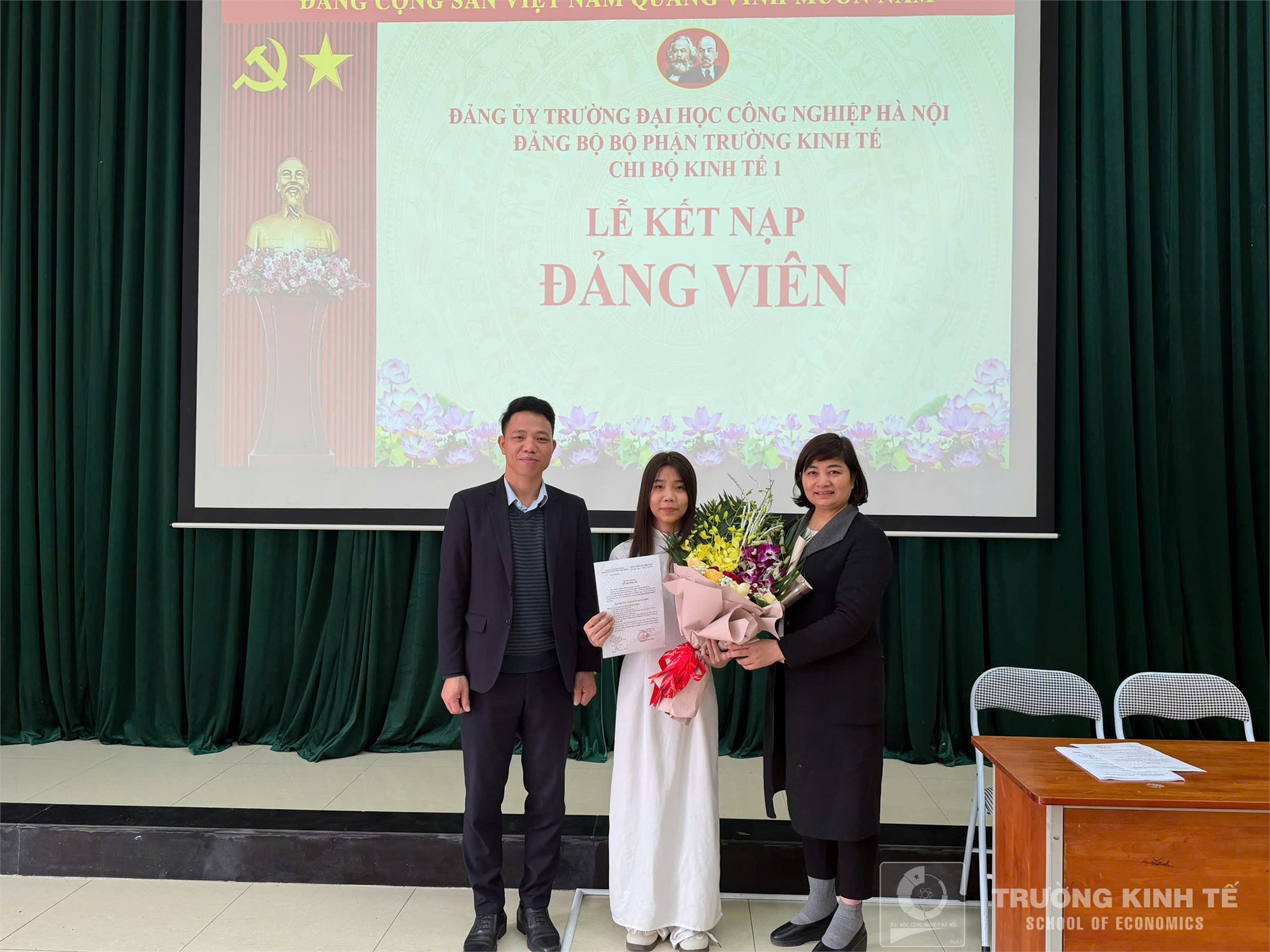 Chi bộ Kinh tế 1 – đảng bộ bộ phận Trường Tinh tế tổ chức lễ kết nạp đảng viên mới tháng 2/2026