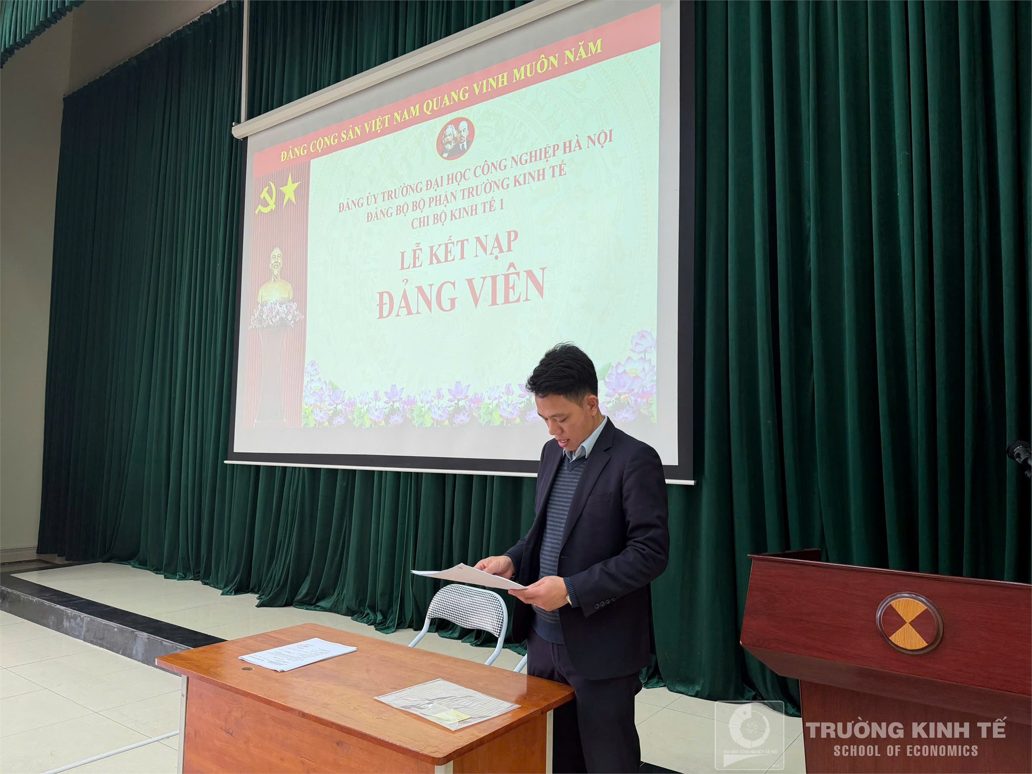 Chi bộ Kinh tế 1 – đảng bộ bộ phận Trường Tinh tế tổ chức lễ kết nạp đảng viên mới tháng 2/2026